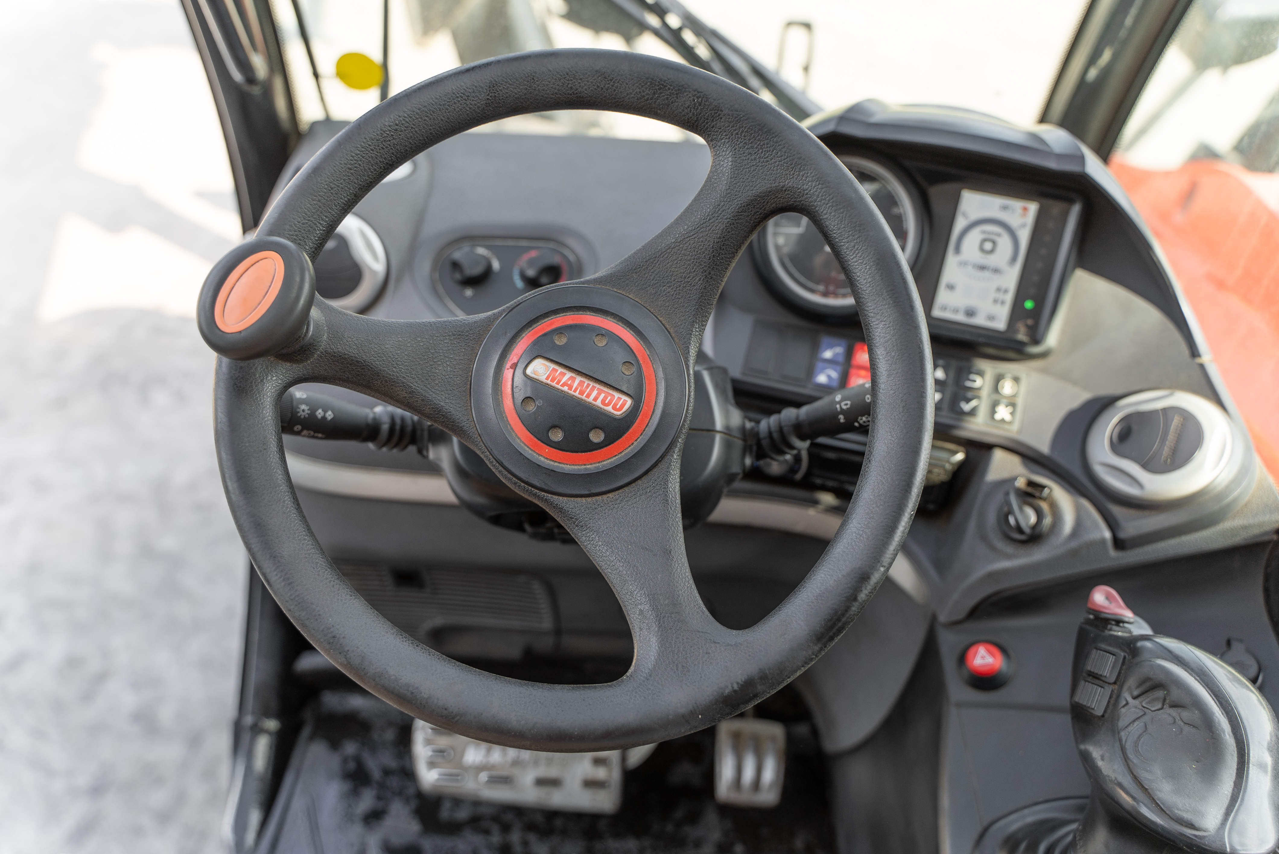 MT 1840 EASY 75D ST5 S1 - Interior front