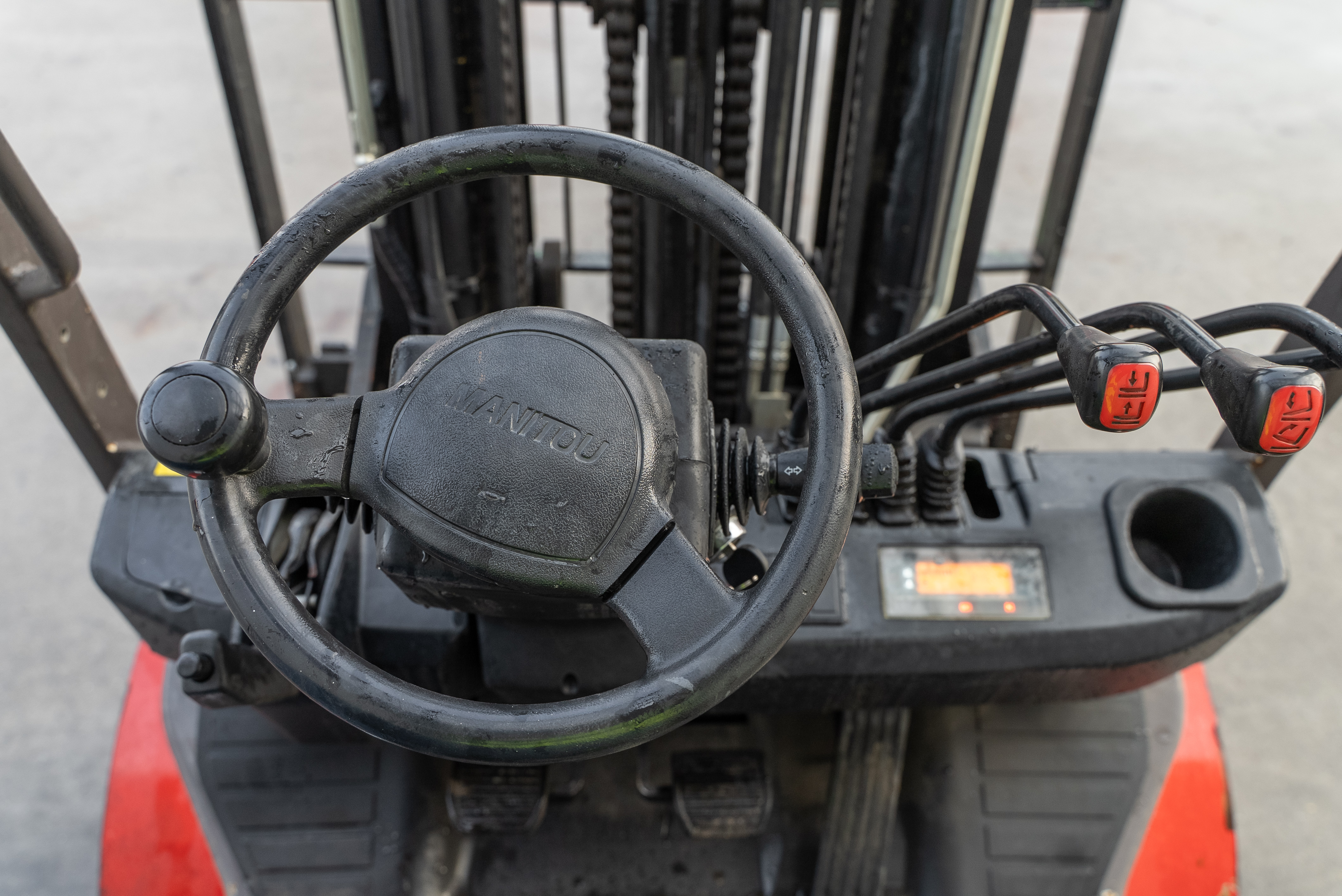 Manitou - Forklifts - MI 35 D Y E3 S3 - Interior front