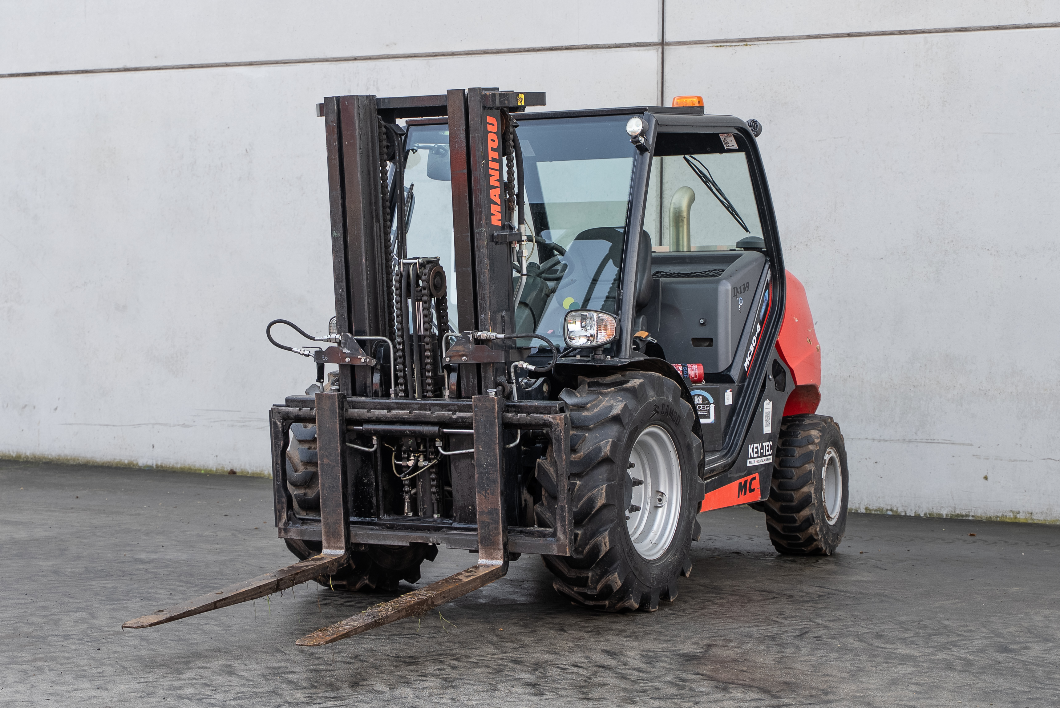 Manitou - Forklifts - MC 30-4 D K ST5 S1 - Front left