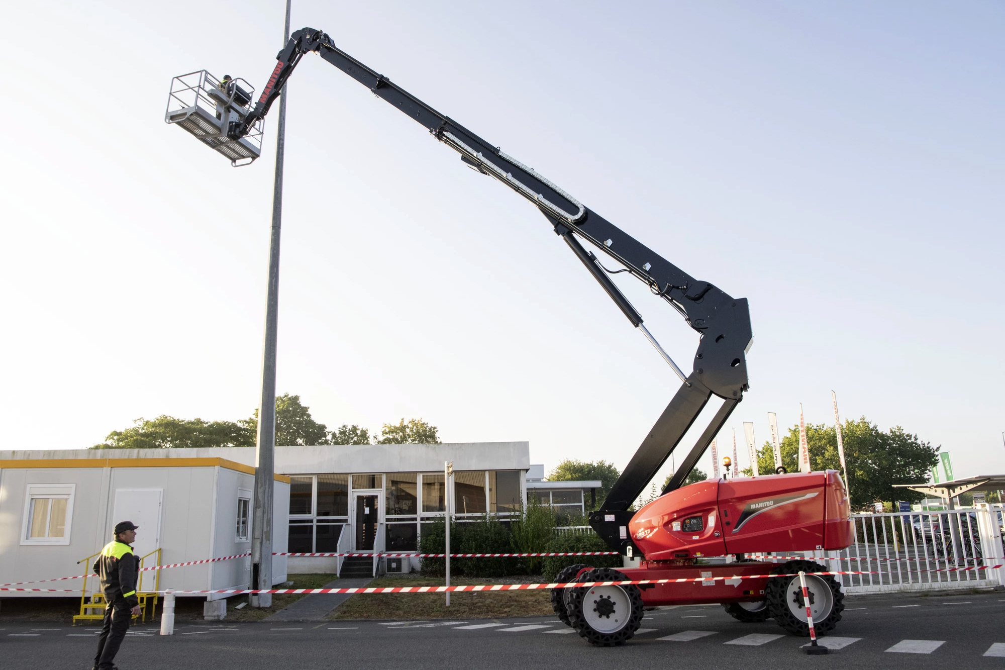 Manitou - Aerial platforms - TJ 260 + CR 4WS Y34 ST5 S1 - Application