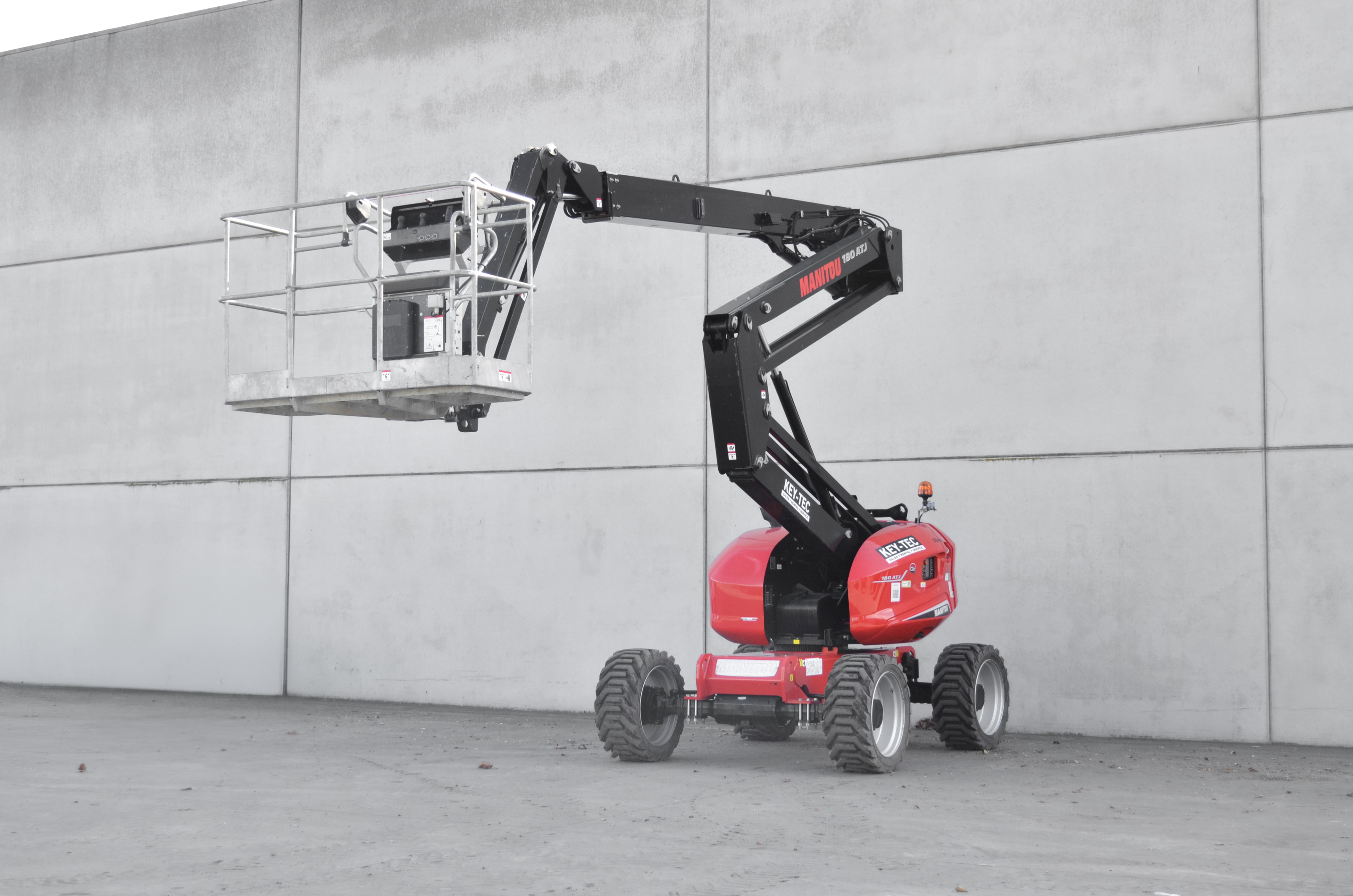 Manitou - Nacelles élévatrices - ATJ 180 RC 4RD ST5 S2 - Avant gauche