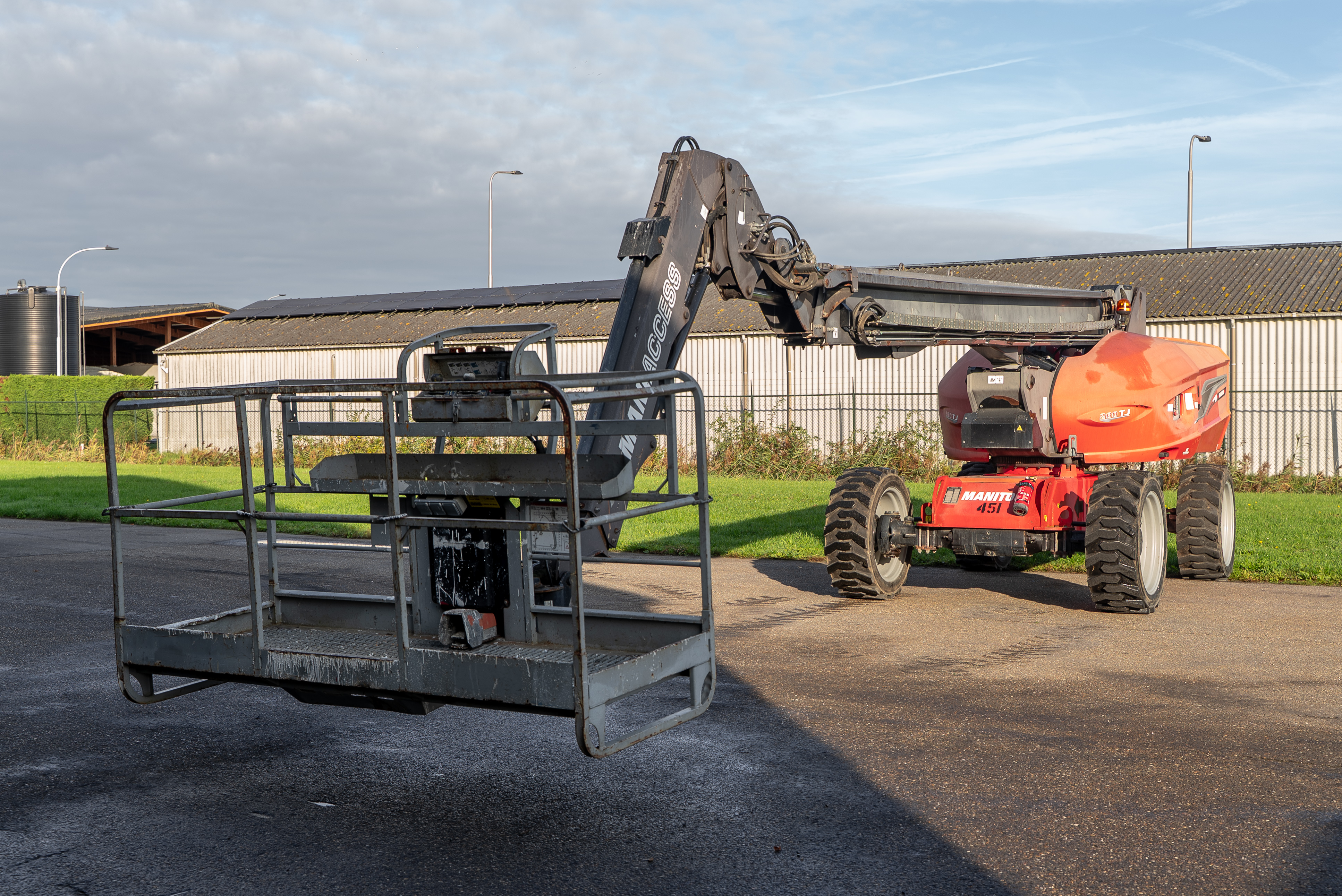 Manitou - Nacelles élévatrices - TJ 280 - Avant gauche