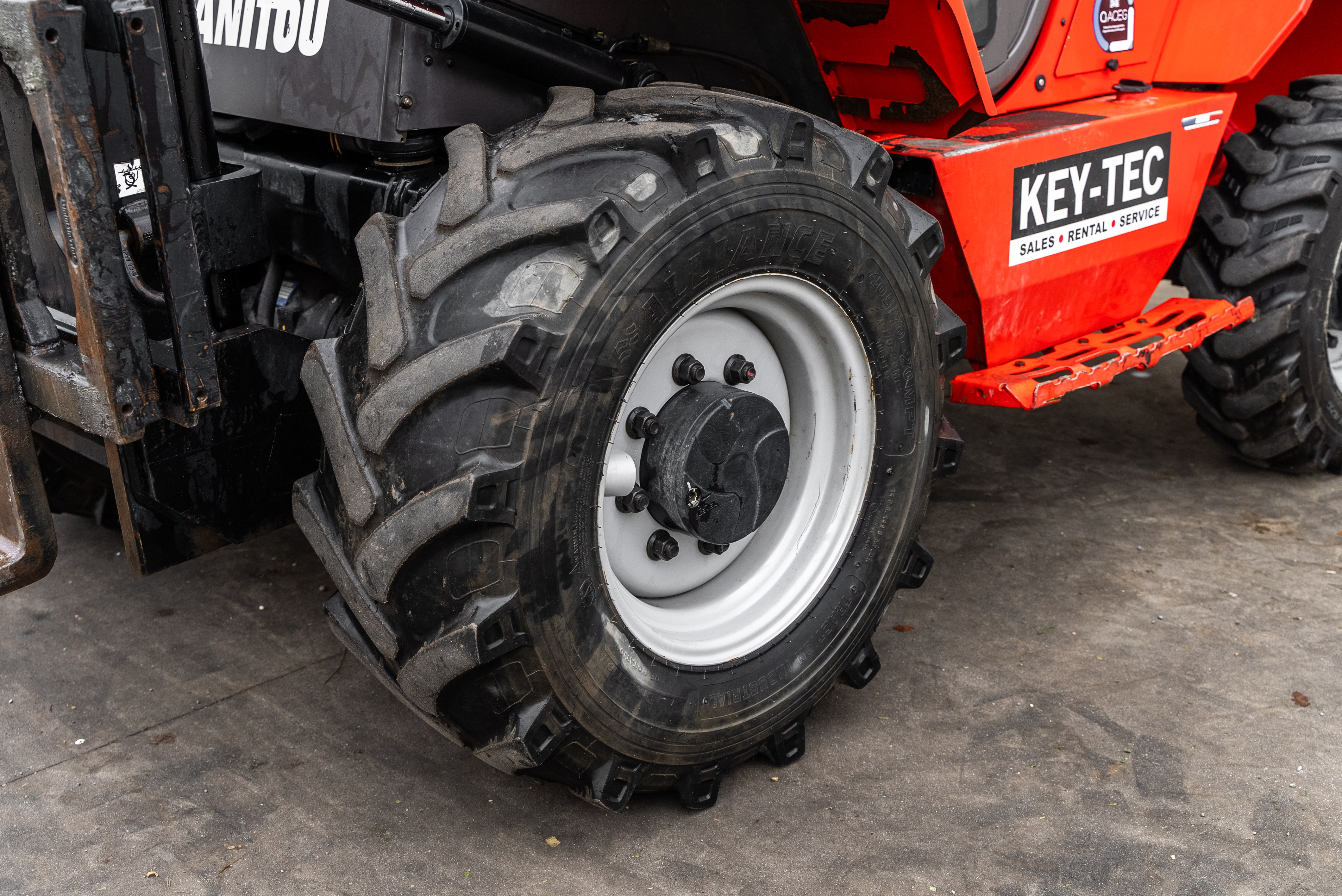 Manitou - Heftrucks - M 30-4 P ST3B S4 - Chassis / Wiel