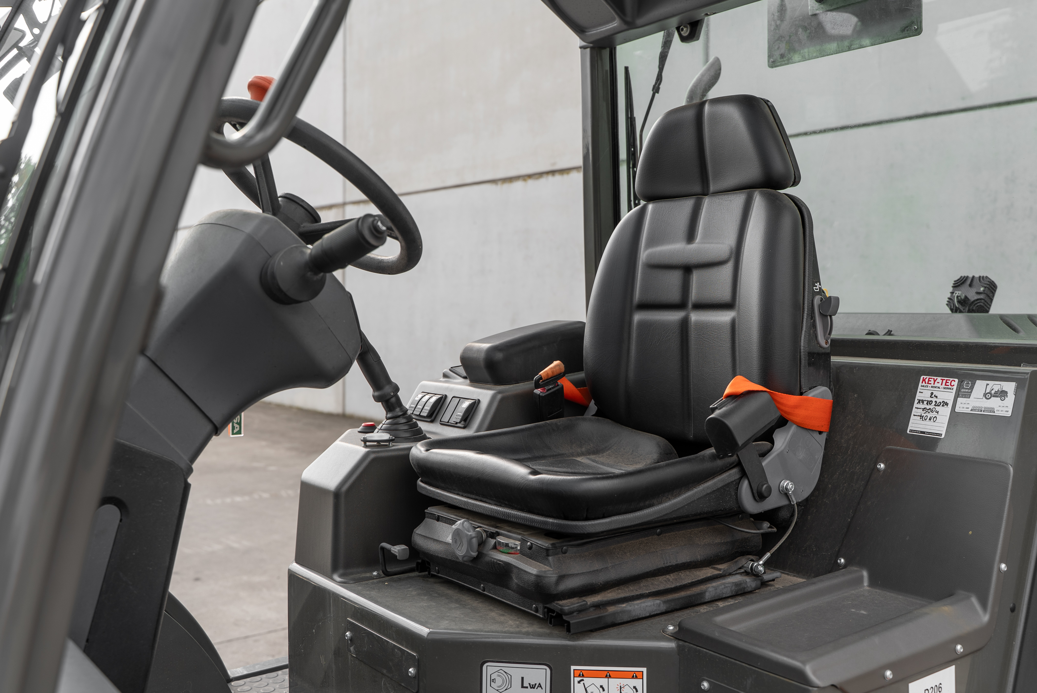 C251 Hx4 - Interior back