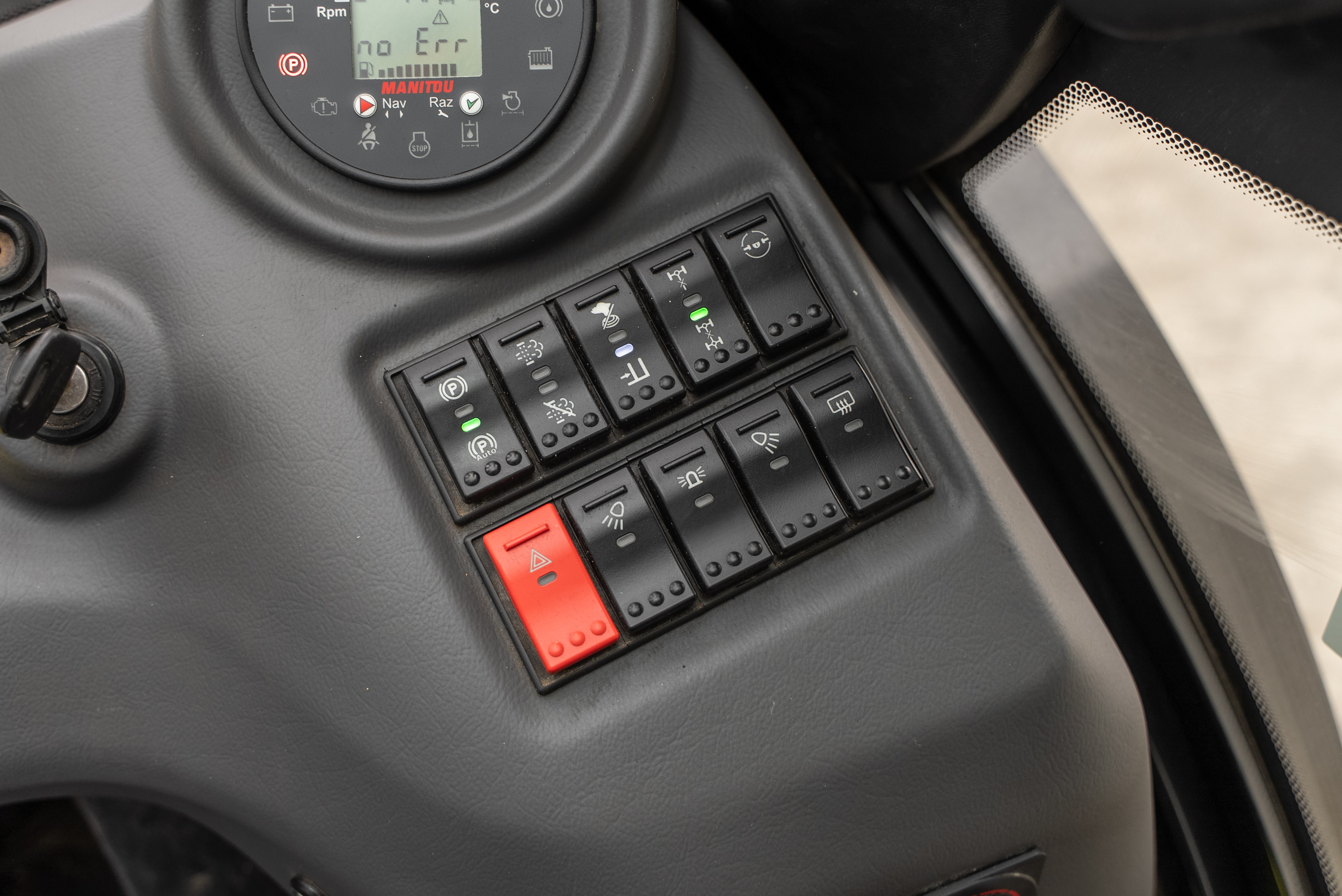 Manitou - Forklifts - MC 30-4 D K ST5 S1 - Product image