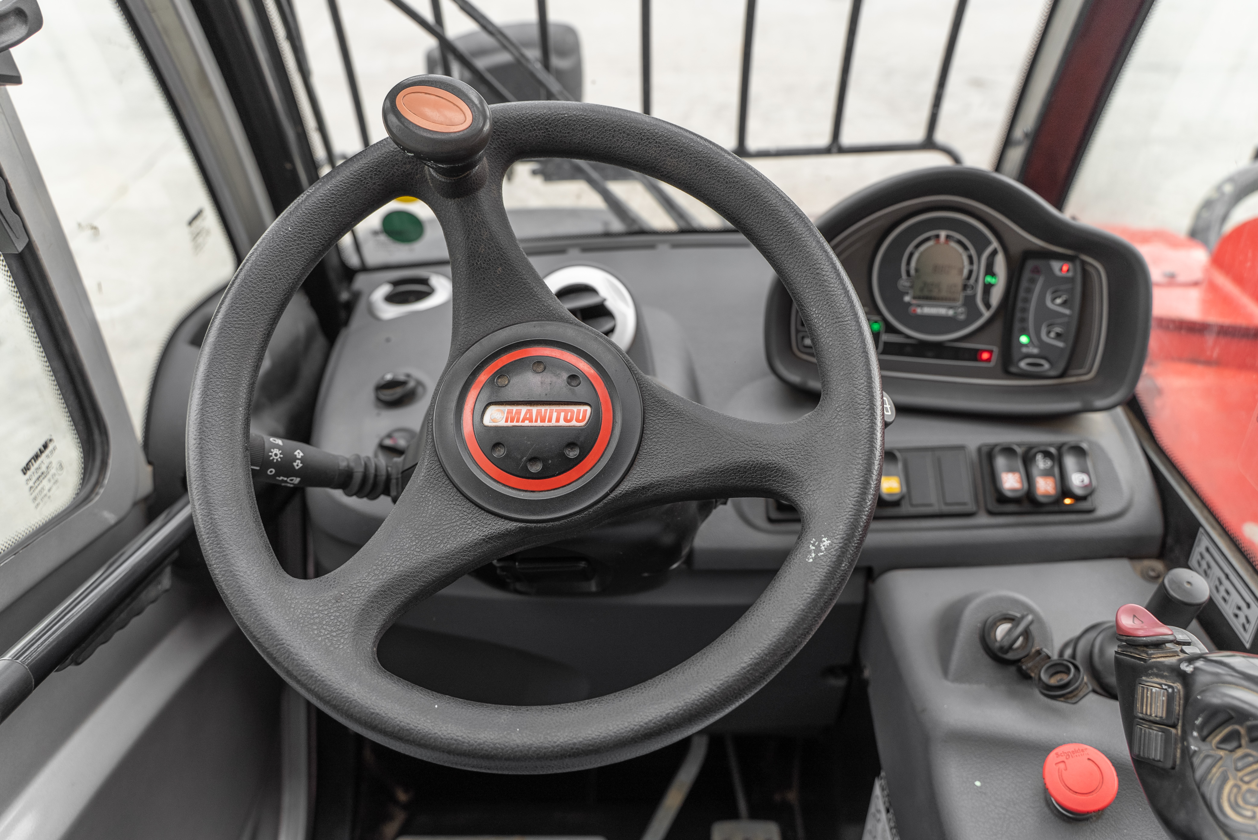 MT 625 H COMFORT 75K ST5 S1 - Interior front