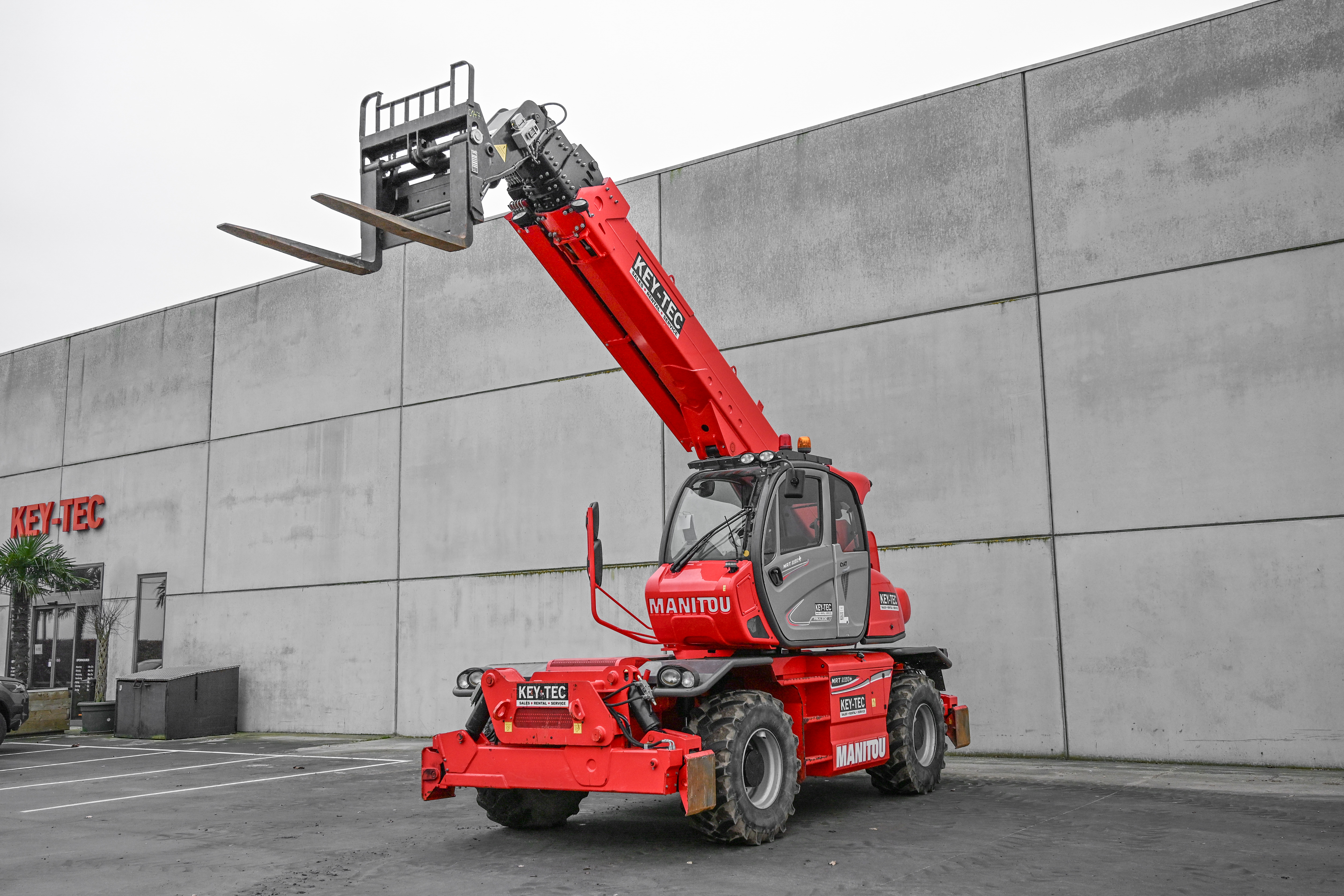 Manitou - Télescopiques - MRT 2150 PRIV+ ST4 S2 - Avant gauche