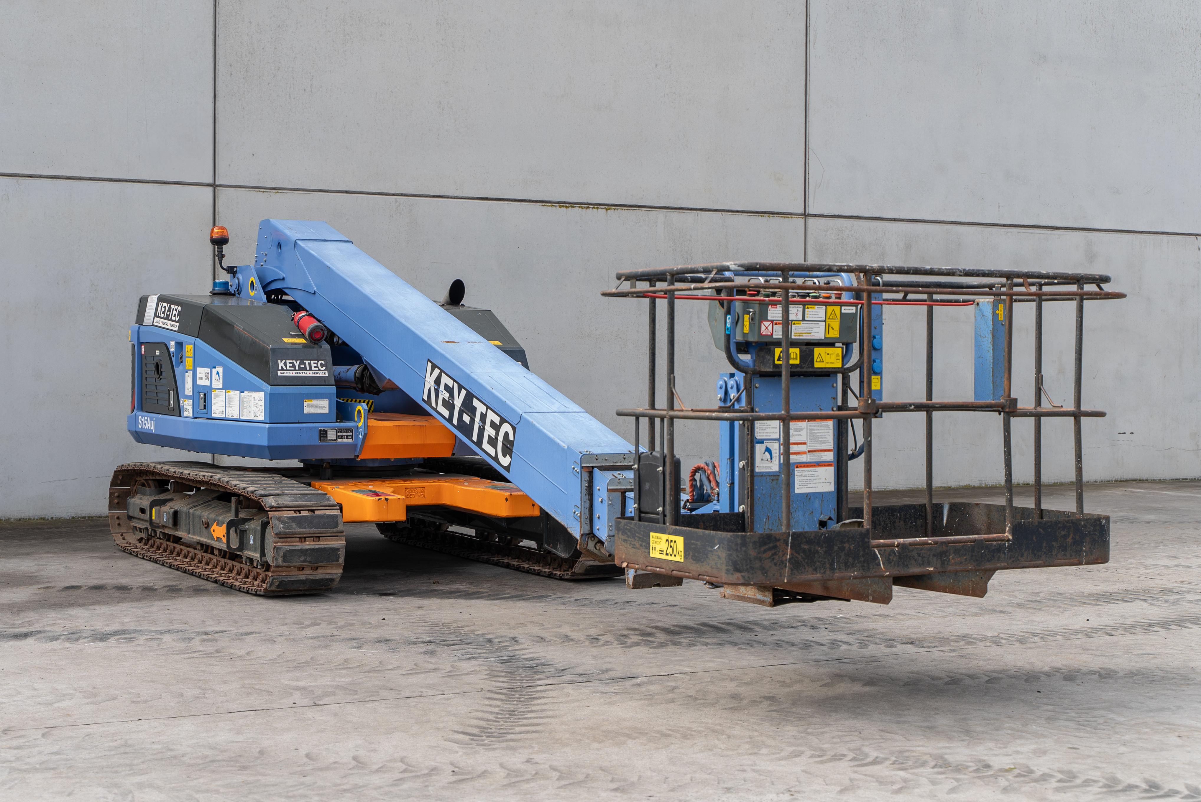 S15AUJ - Front right