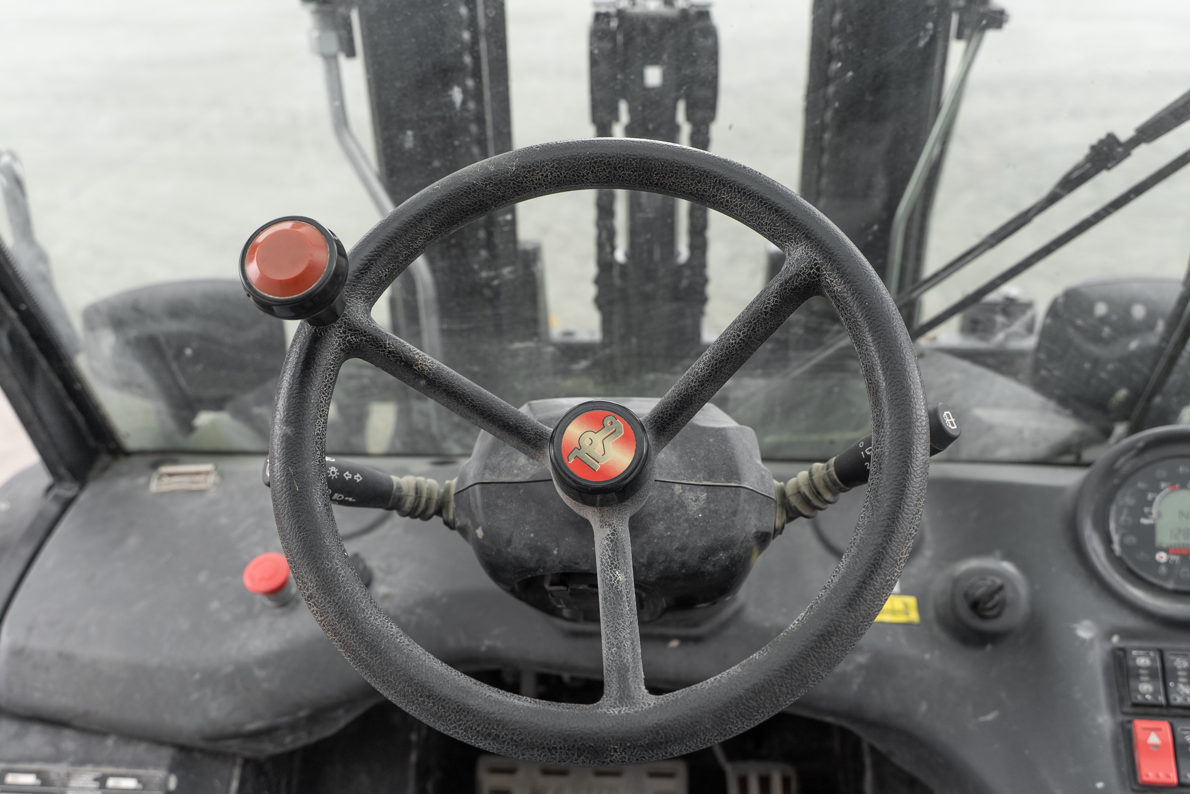 Manitou - Forklifts - MC 30-4 D K ST5 S1 - Interior front