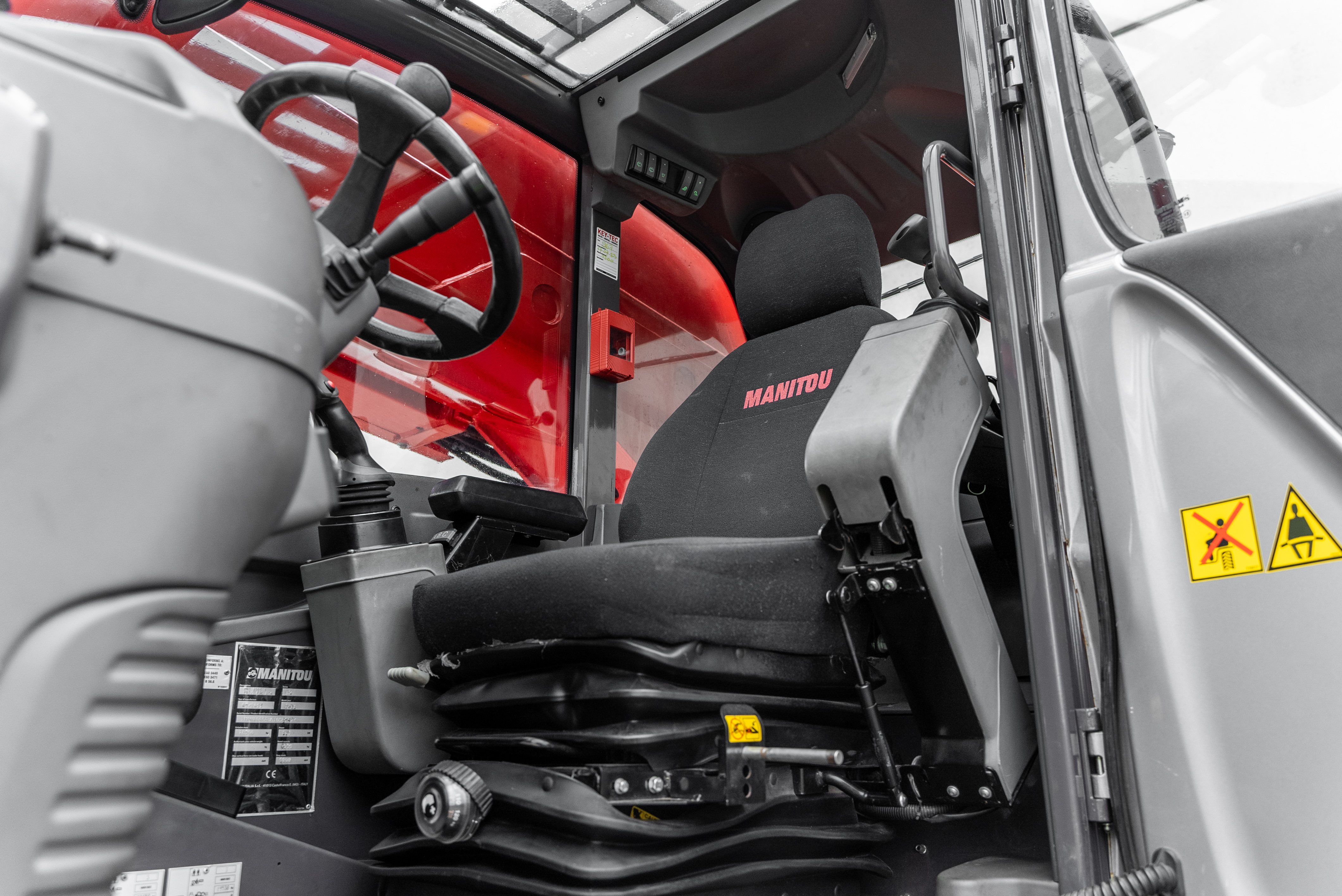 Manitou - Telehandlers - MRT 2550 PRIV+ ST4 S2 - Interior back