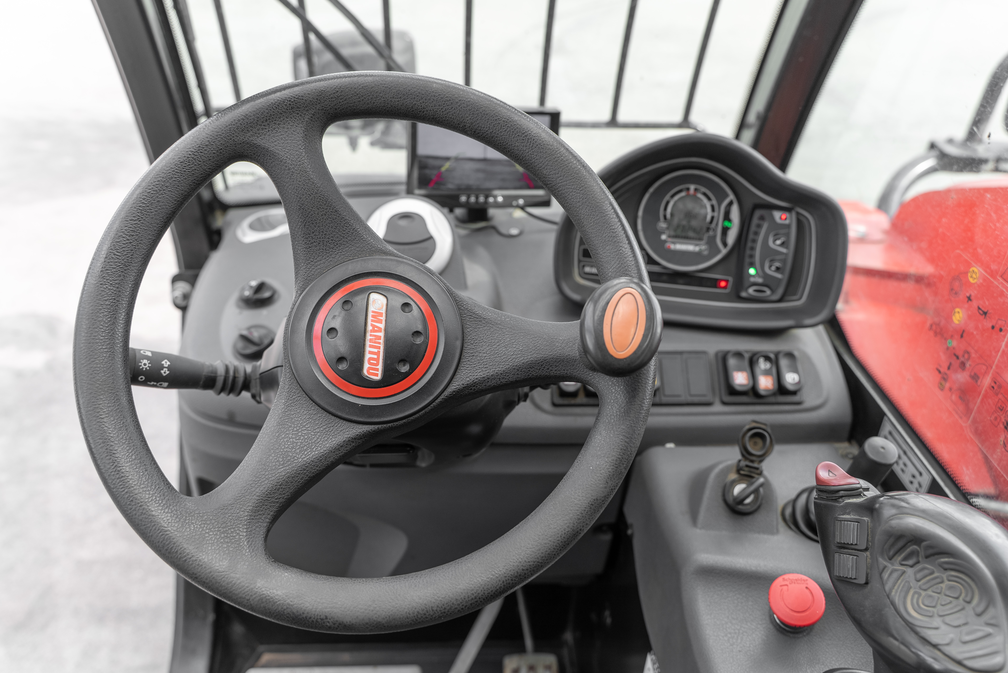MT 625 H COMFORT 75K ST5 S1 - Interior front