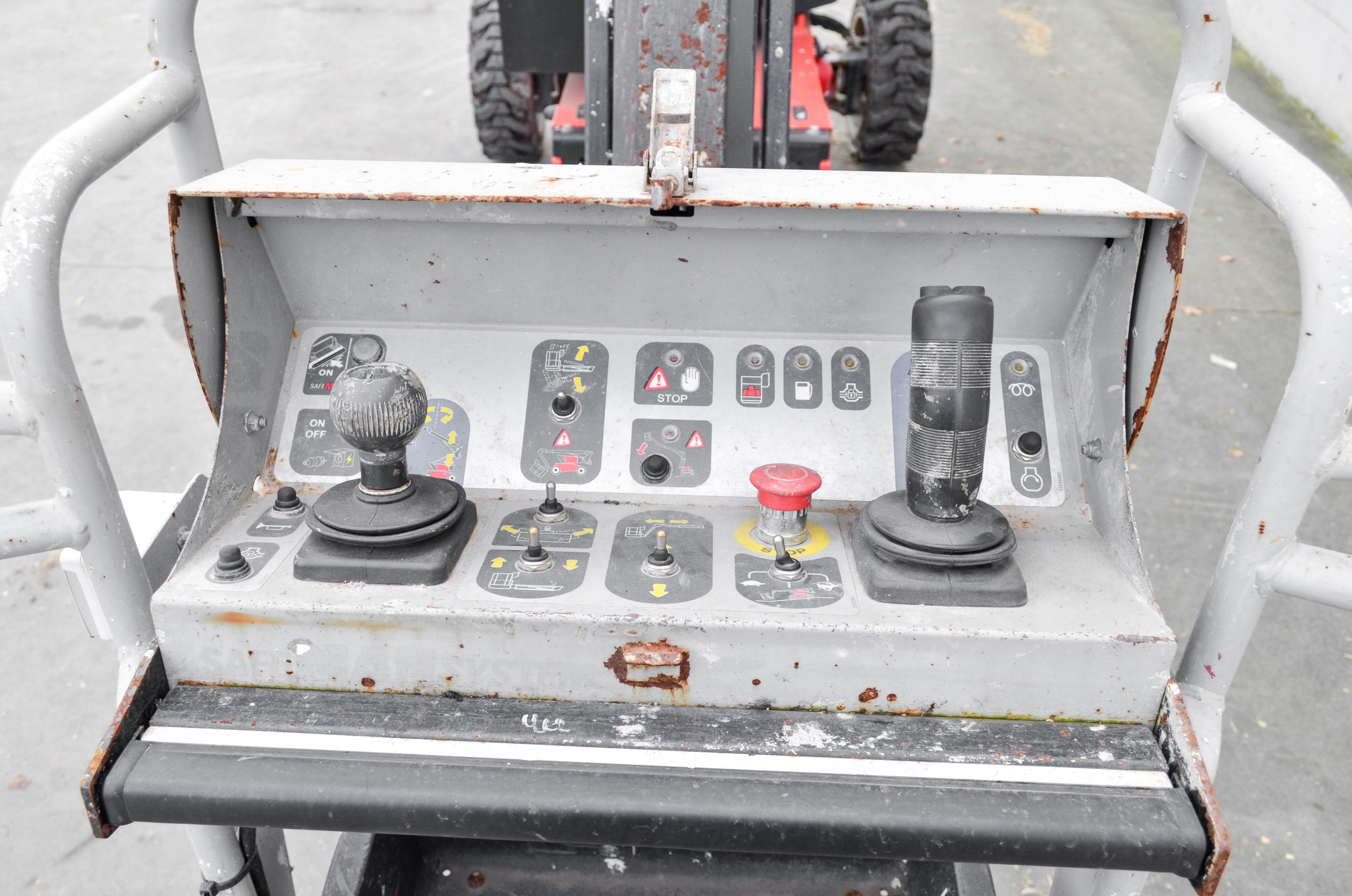 MAN GO 12 - Interior front