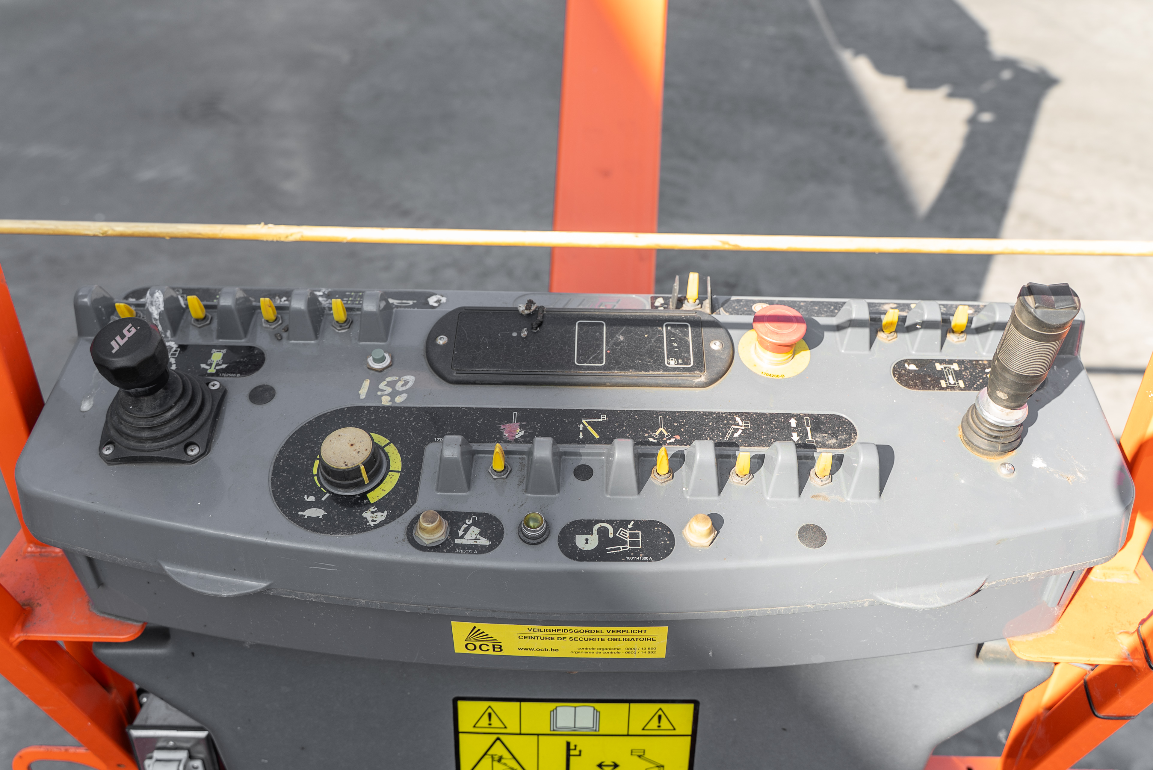 1350 SJP - Interior front
