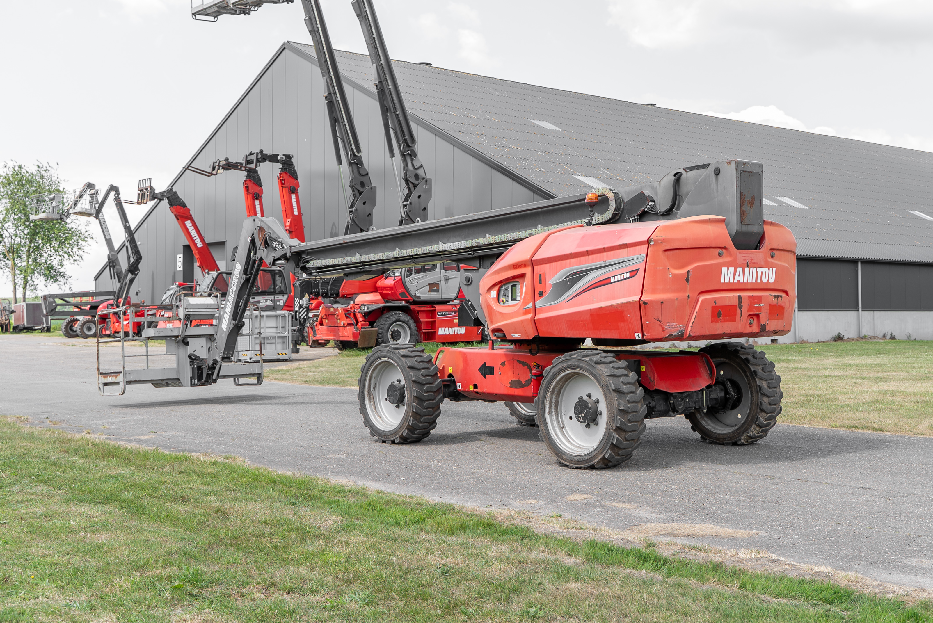 Manitou - Nacelles élévatrices - TJ 280 - Arrière gauche