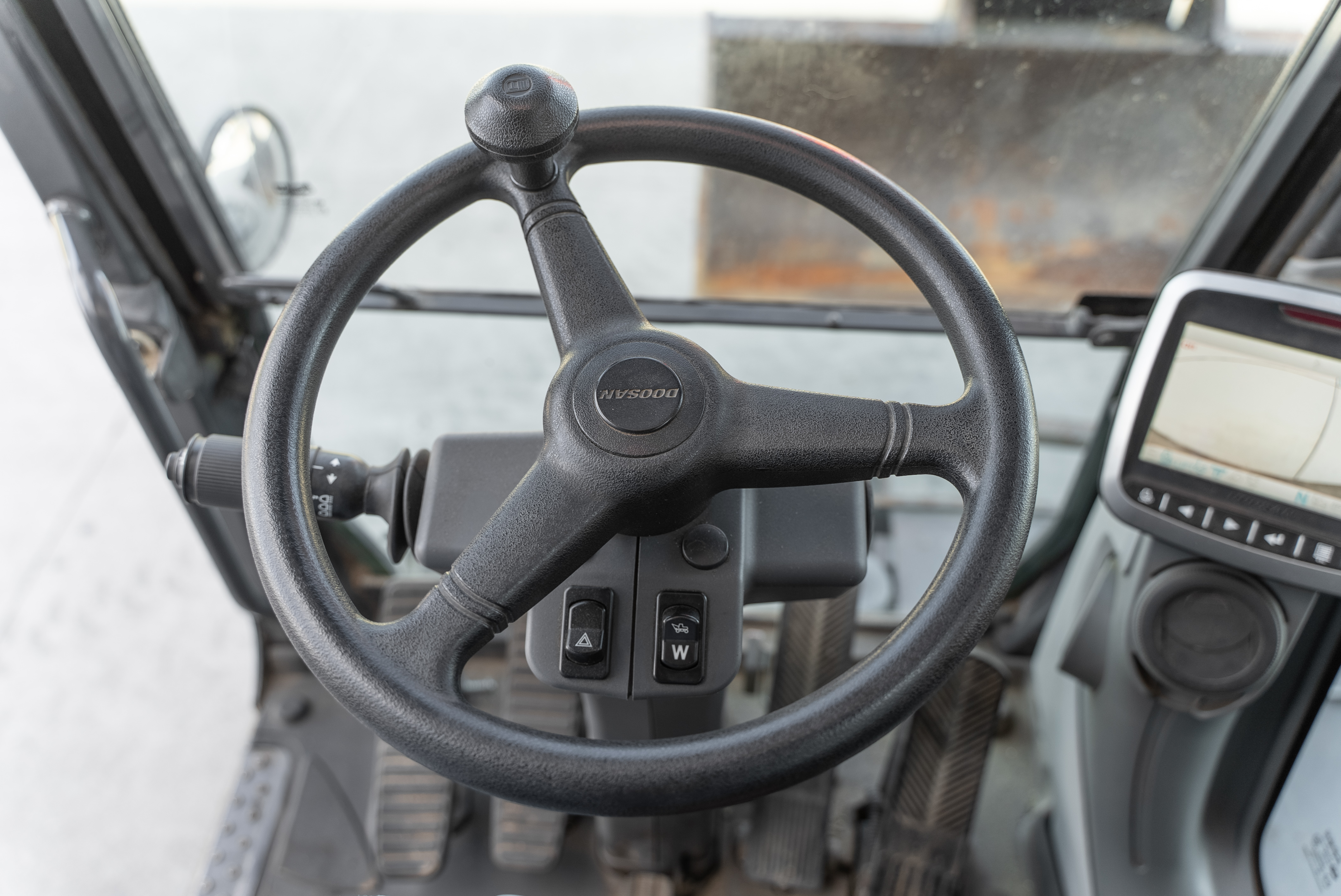 DX 140 W-5 - Interior front