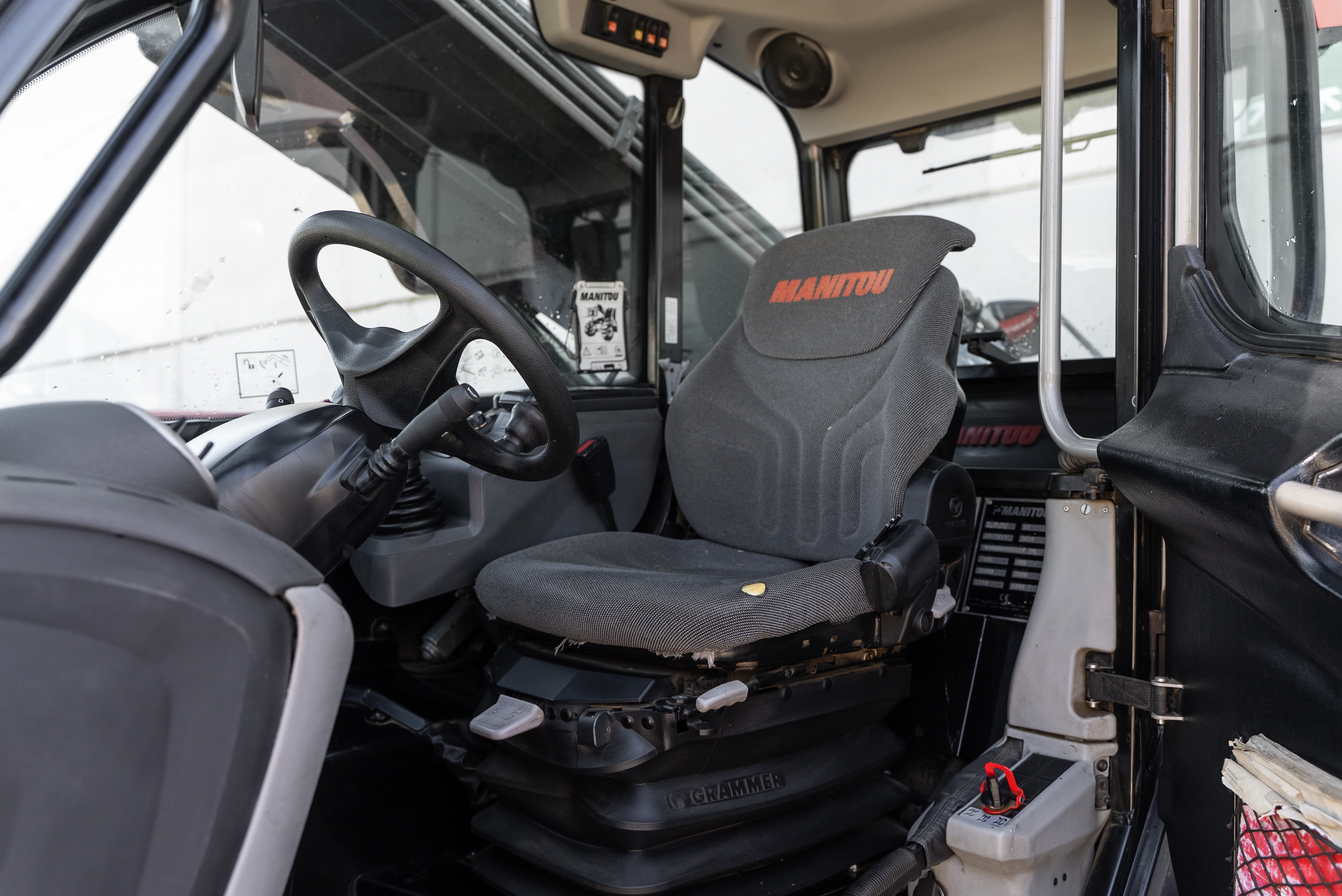 MLT 635 140 V+ D ST4 S2 - Interior back