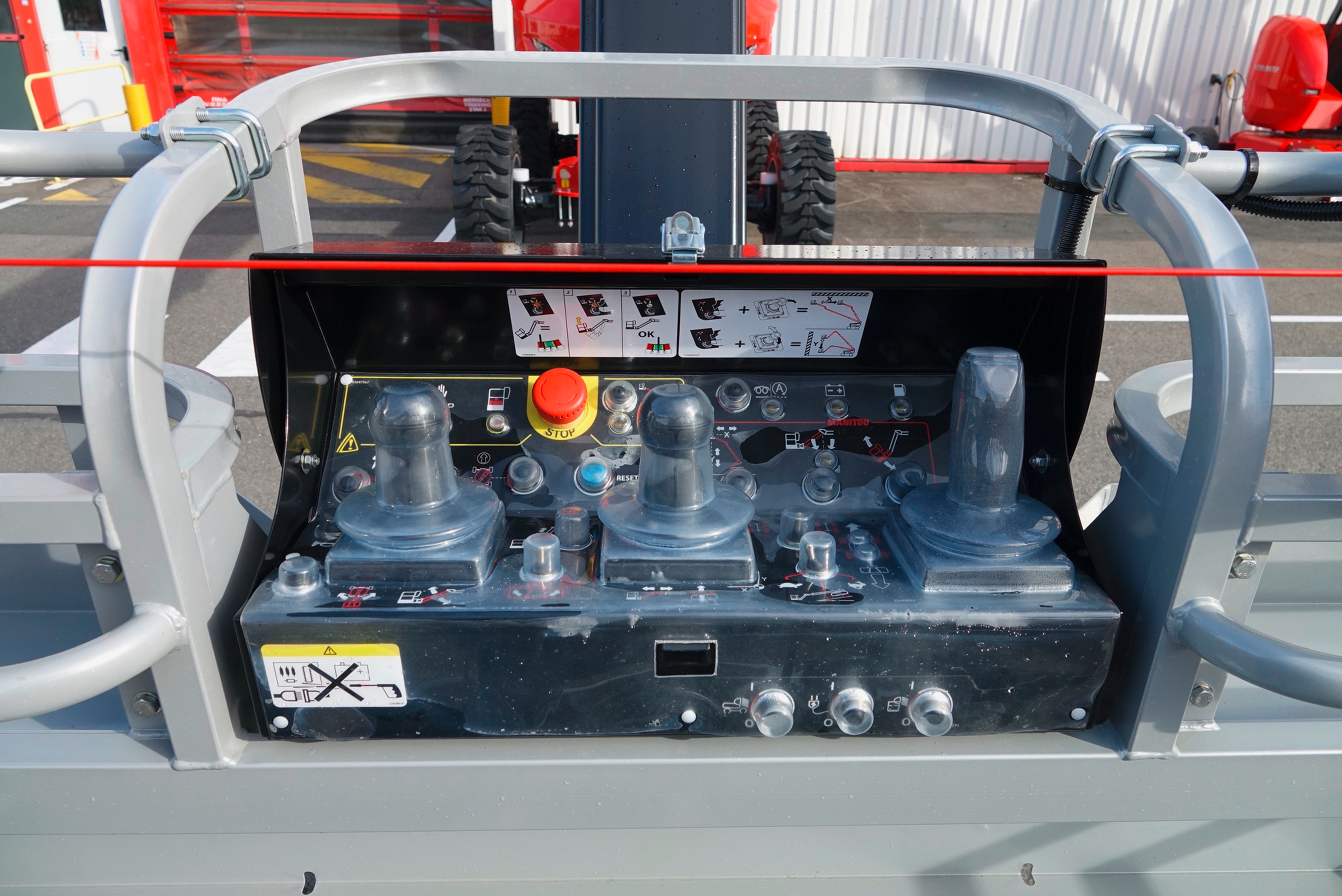 TJ 220 + - Interior