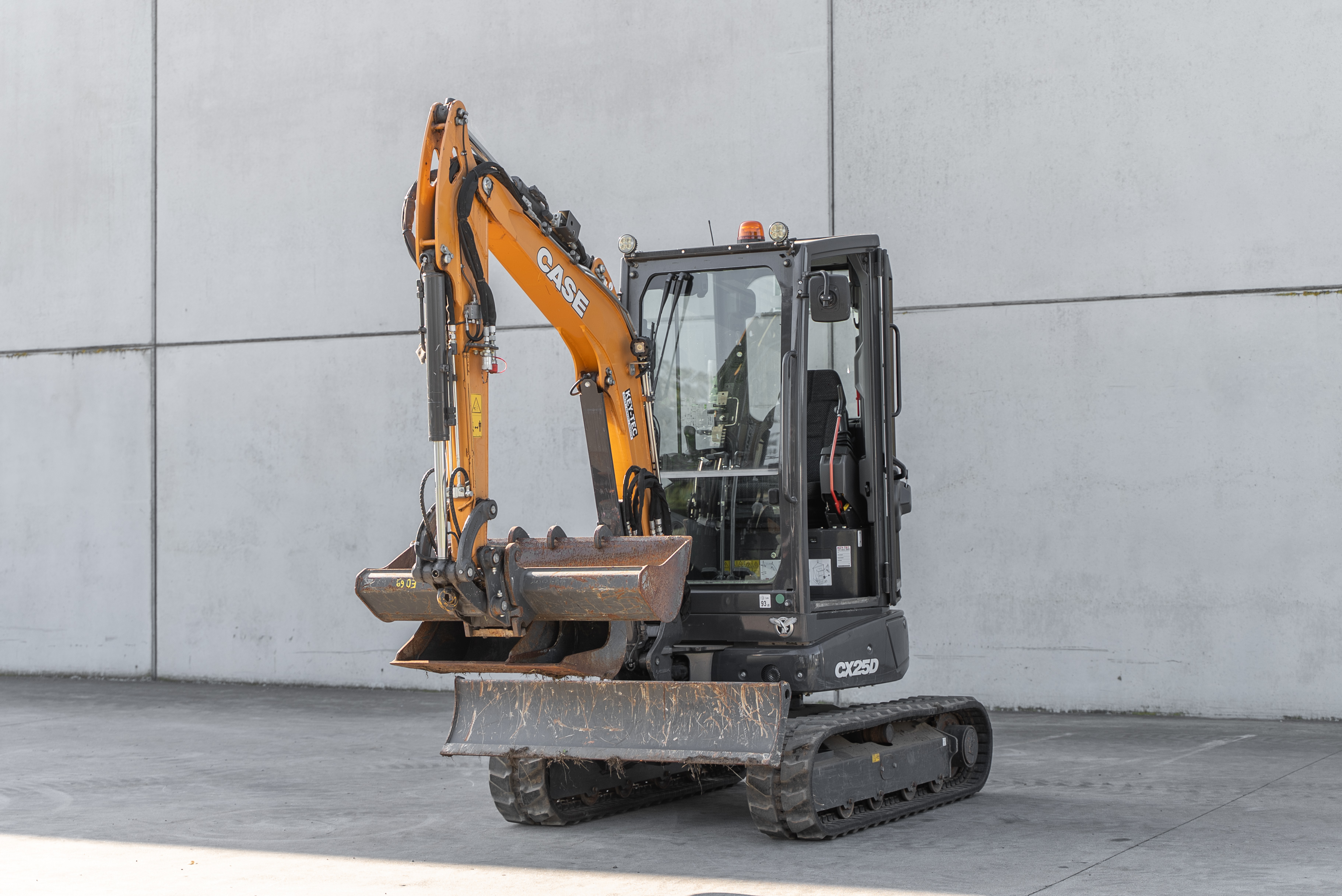 CX 25 D  - Front left