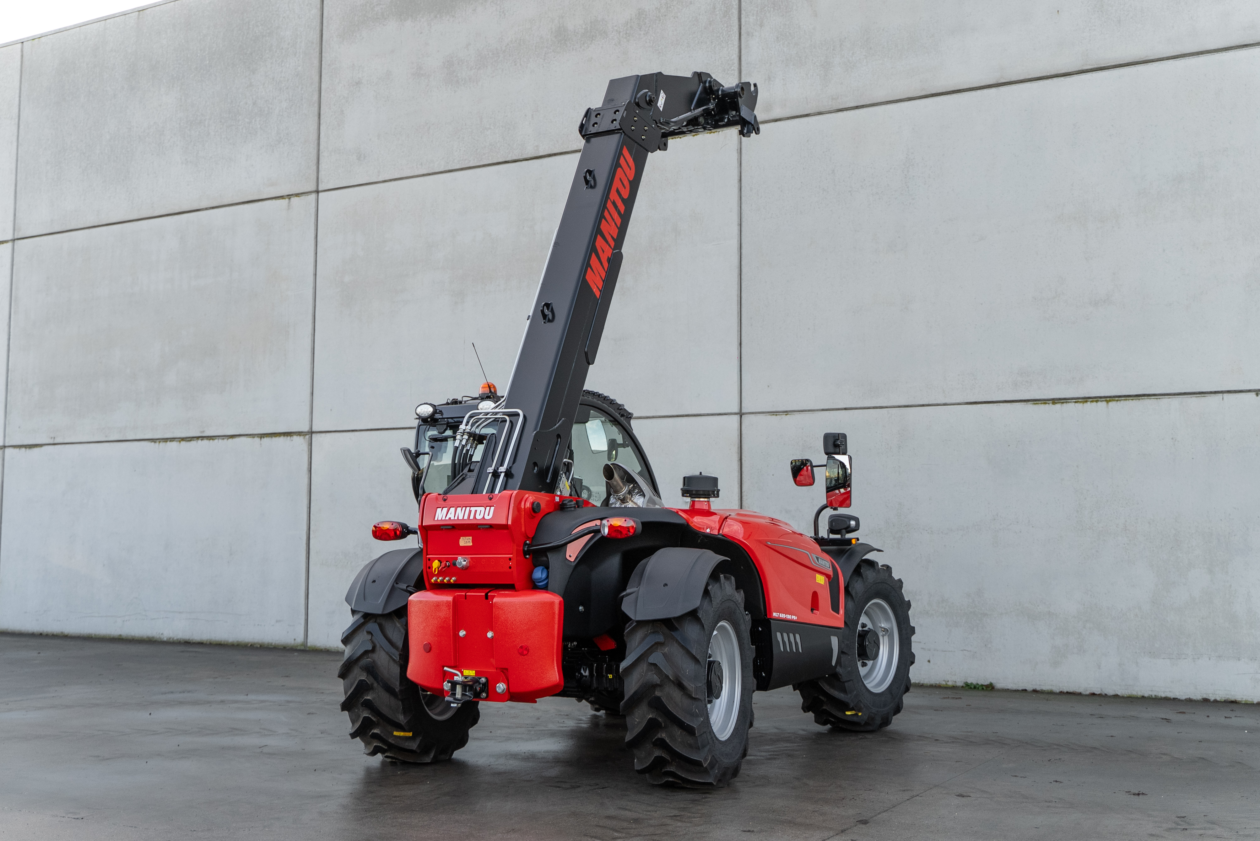 MLT 635 130 PS D ST5 S1 - Back right