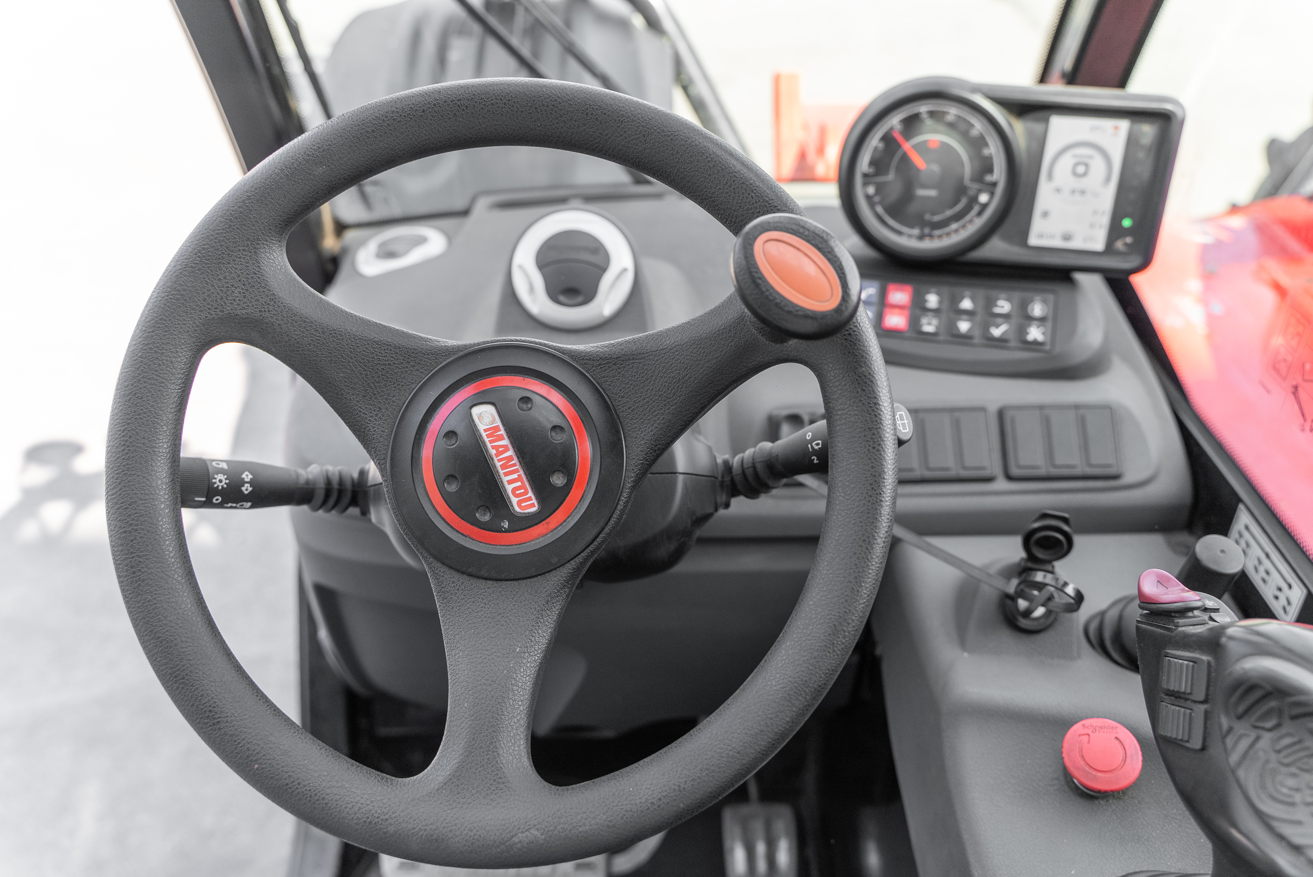 MT 730 H 75K ST5 S1 - Interior front
