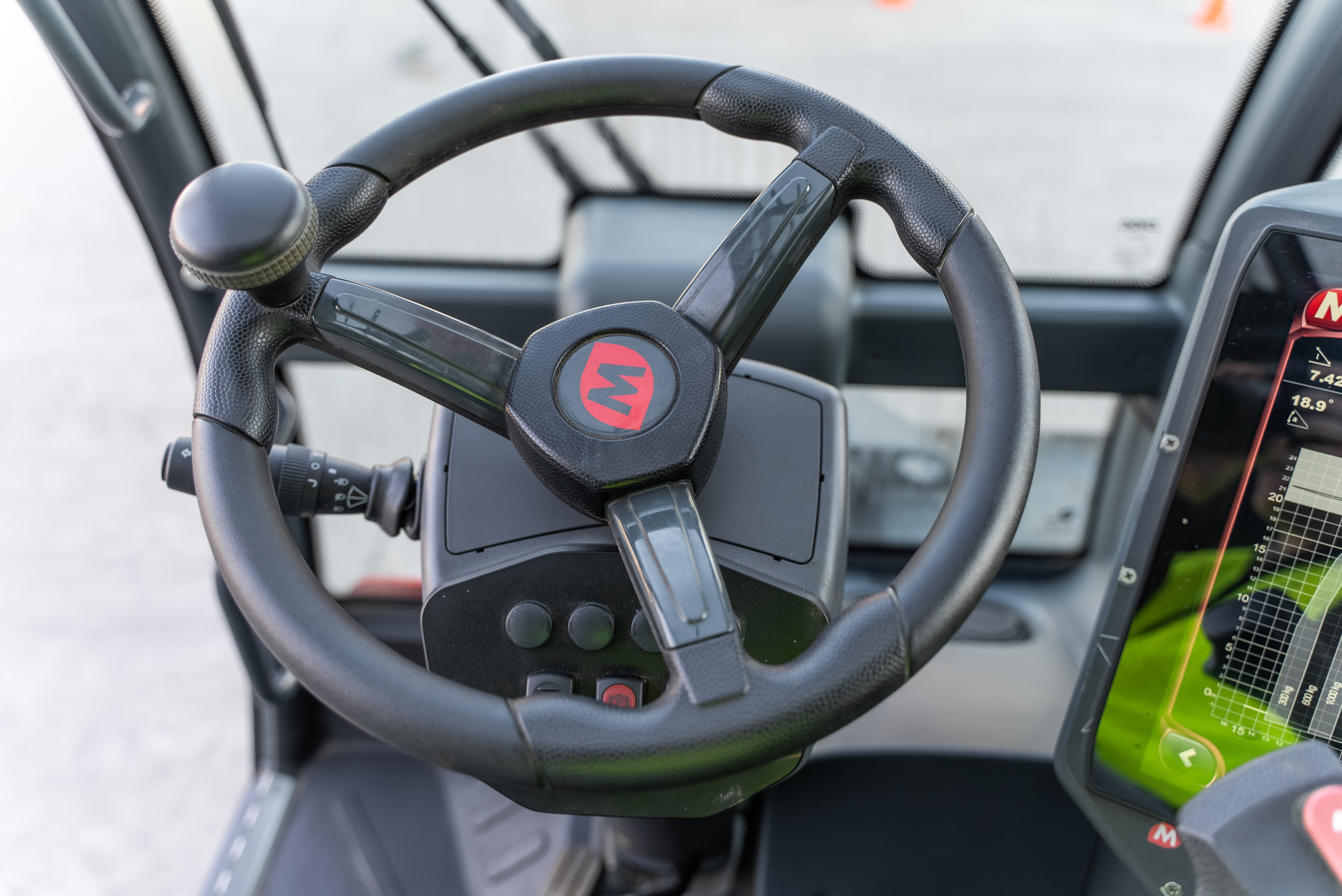 RTH 6.25 - Interior front