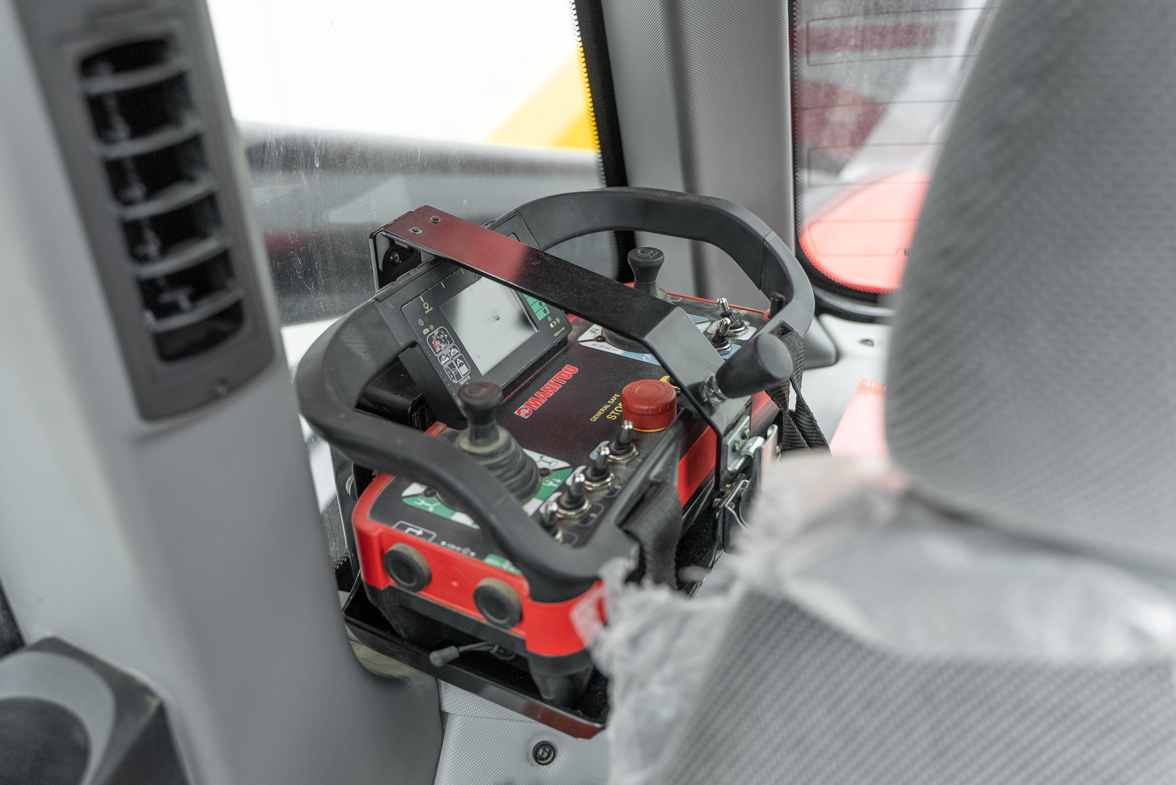 Manitou - Telehandlers - MRT 2660 360 160Y ST5 S1 - Product image