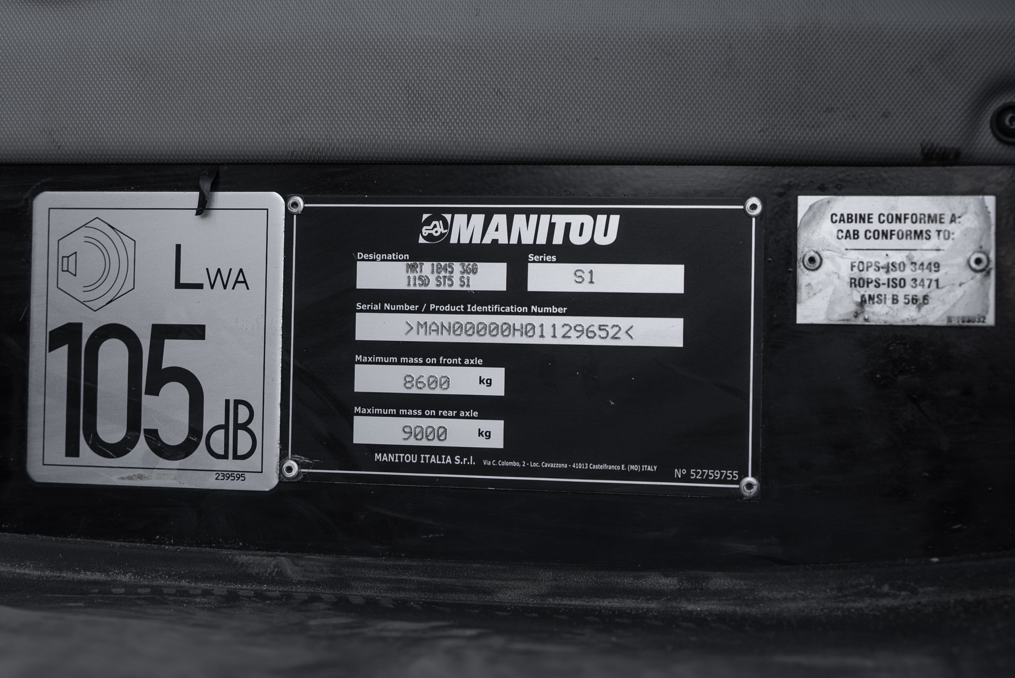 MRT 1845 360 115D ST5 S1 - Identification plate