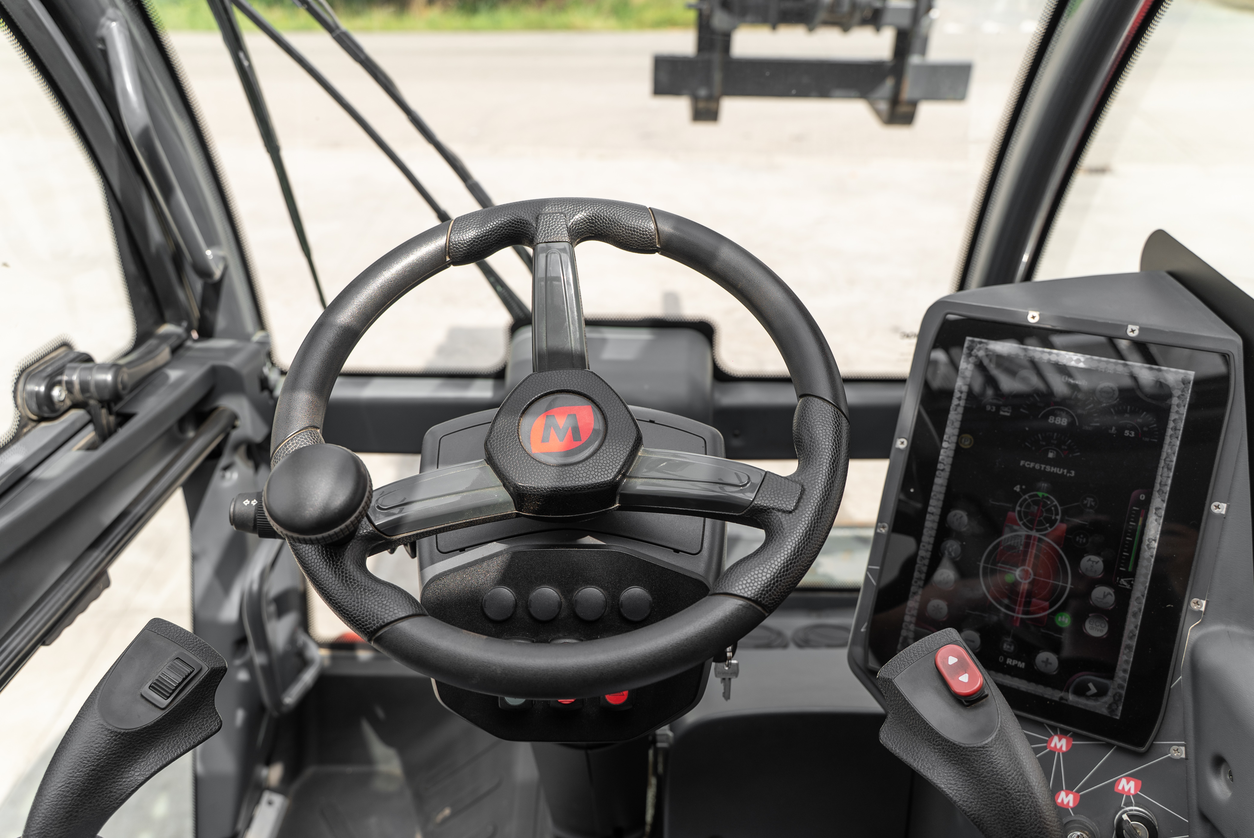 RTH 6.25 - Interior front