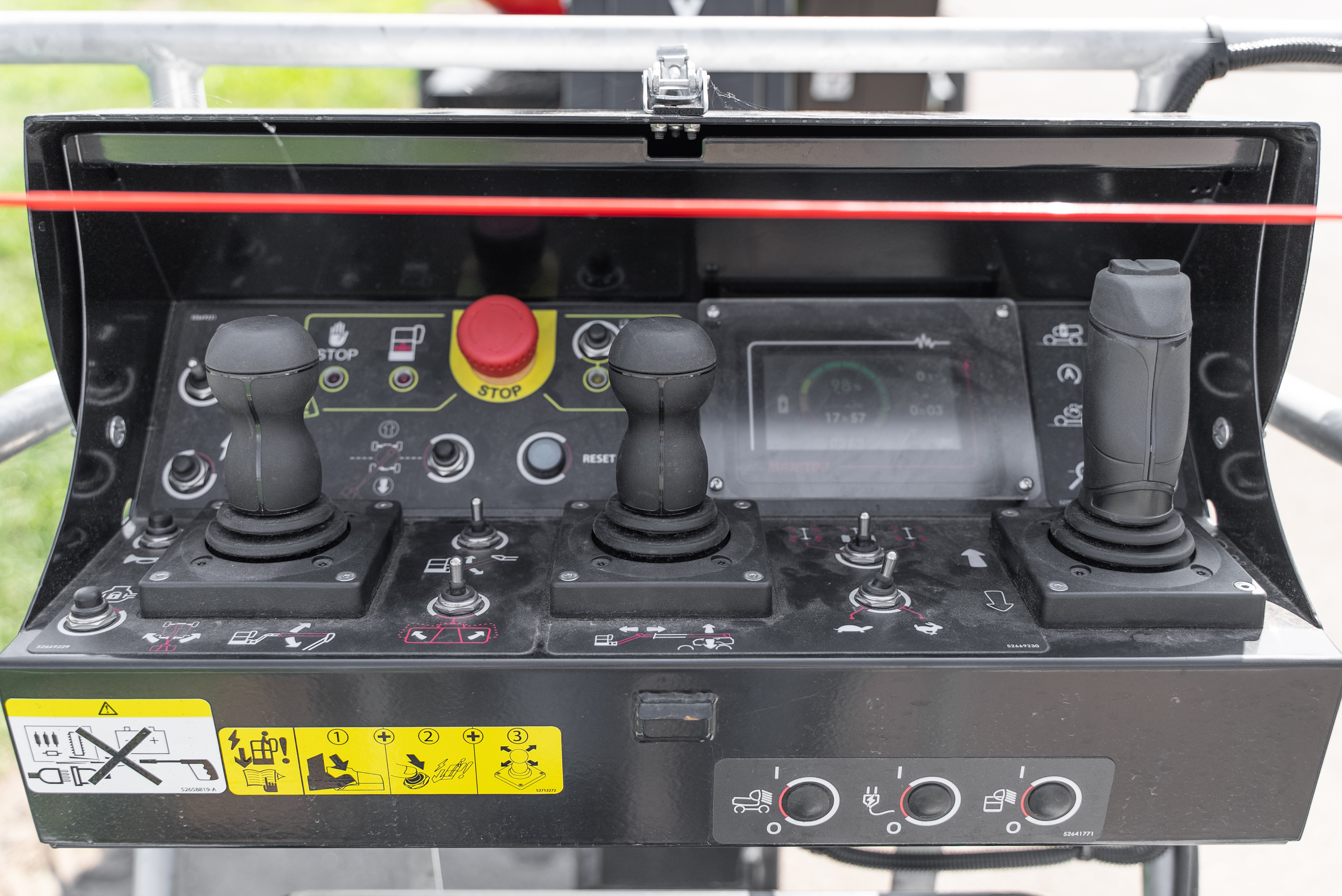 ATJ 160 E S1 - Interior front