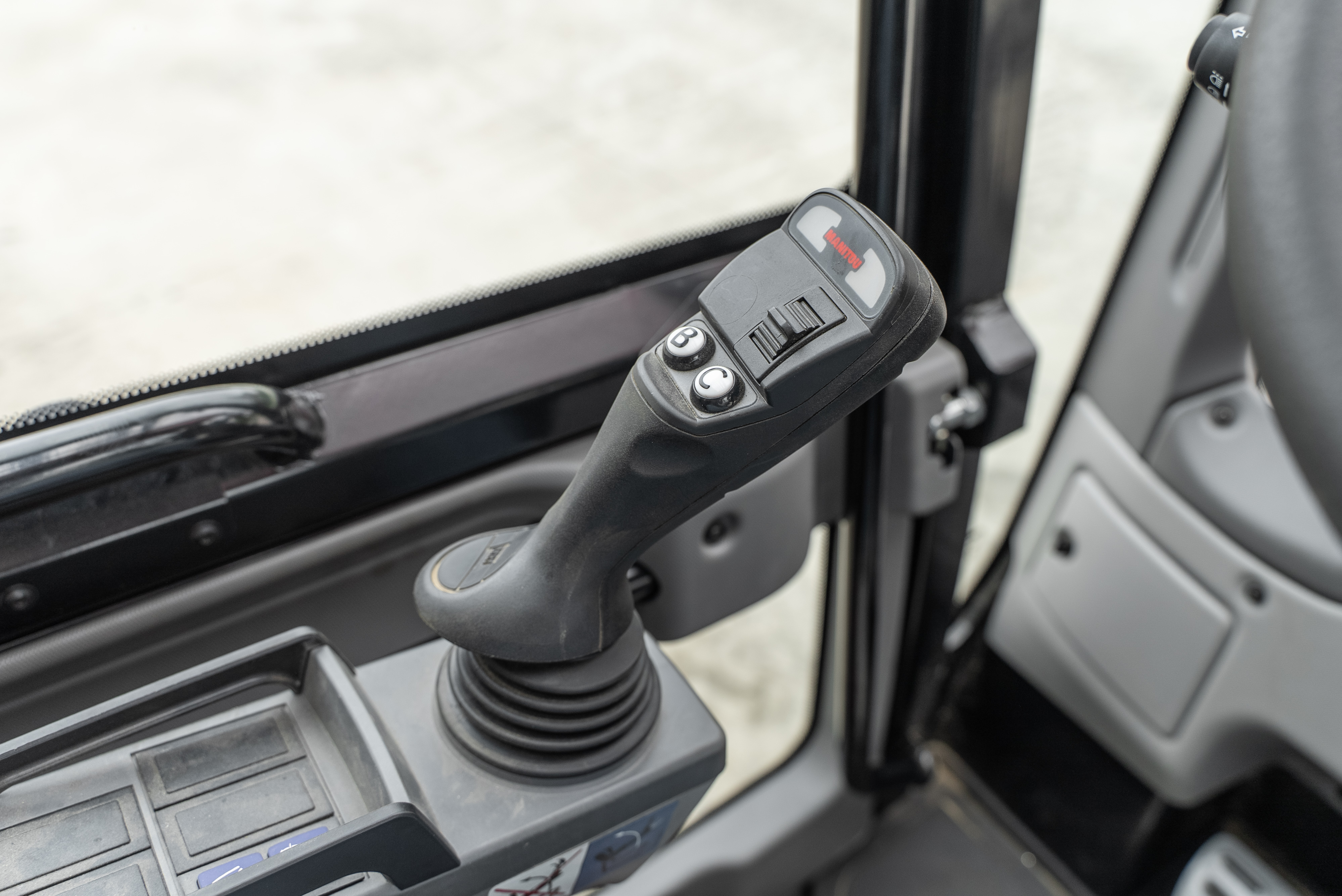 Manitou - Telehandlers - MRT 2660 360 160Y ST5 S1 - Product image