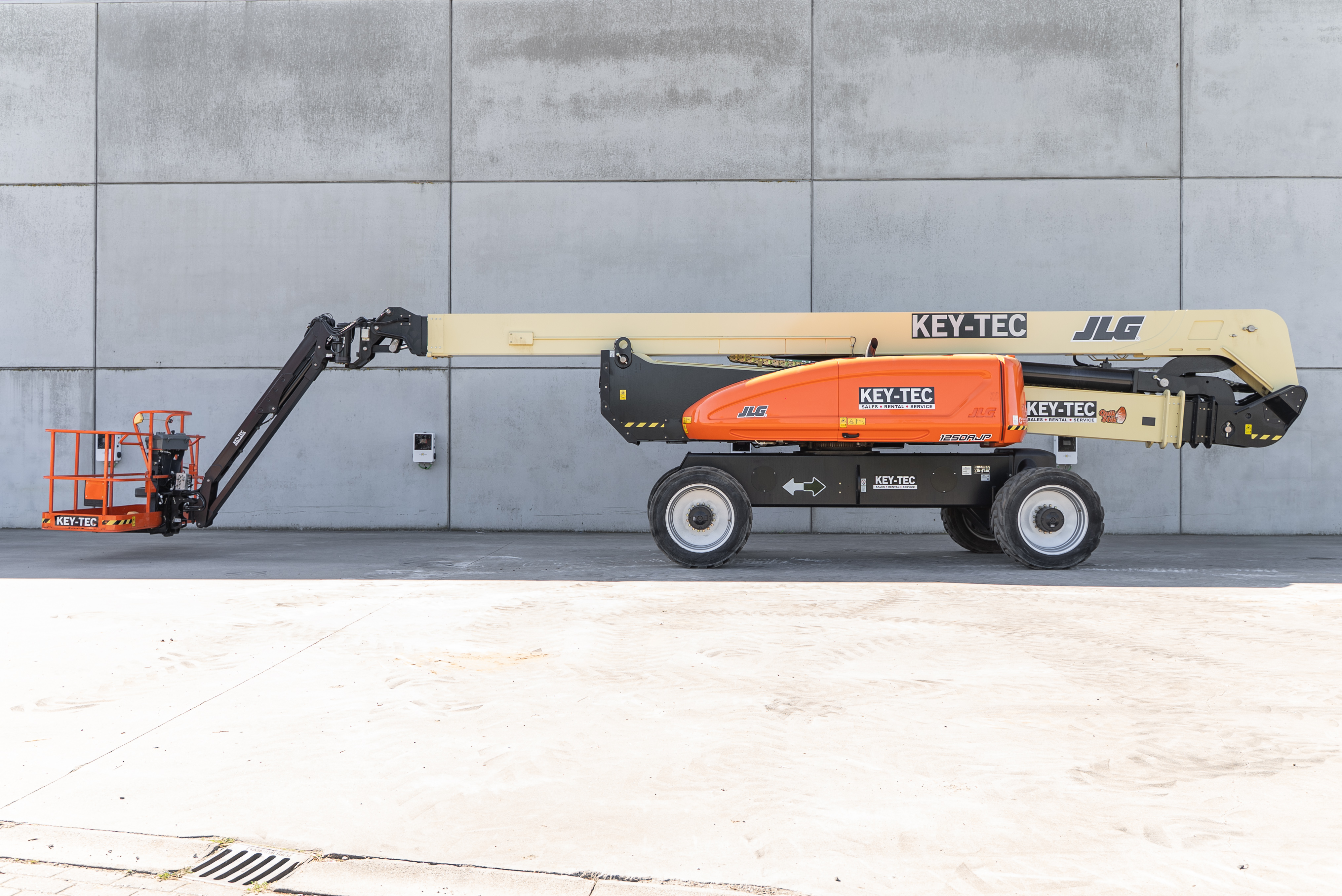 Jlg - Nacelles élévatrices - 1250 AJP - Vue latérale