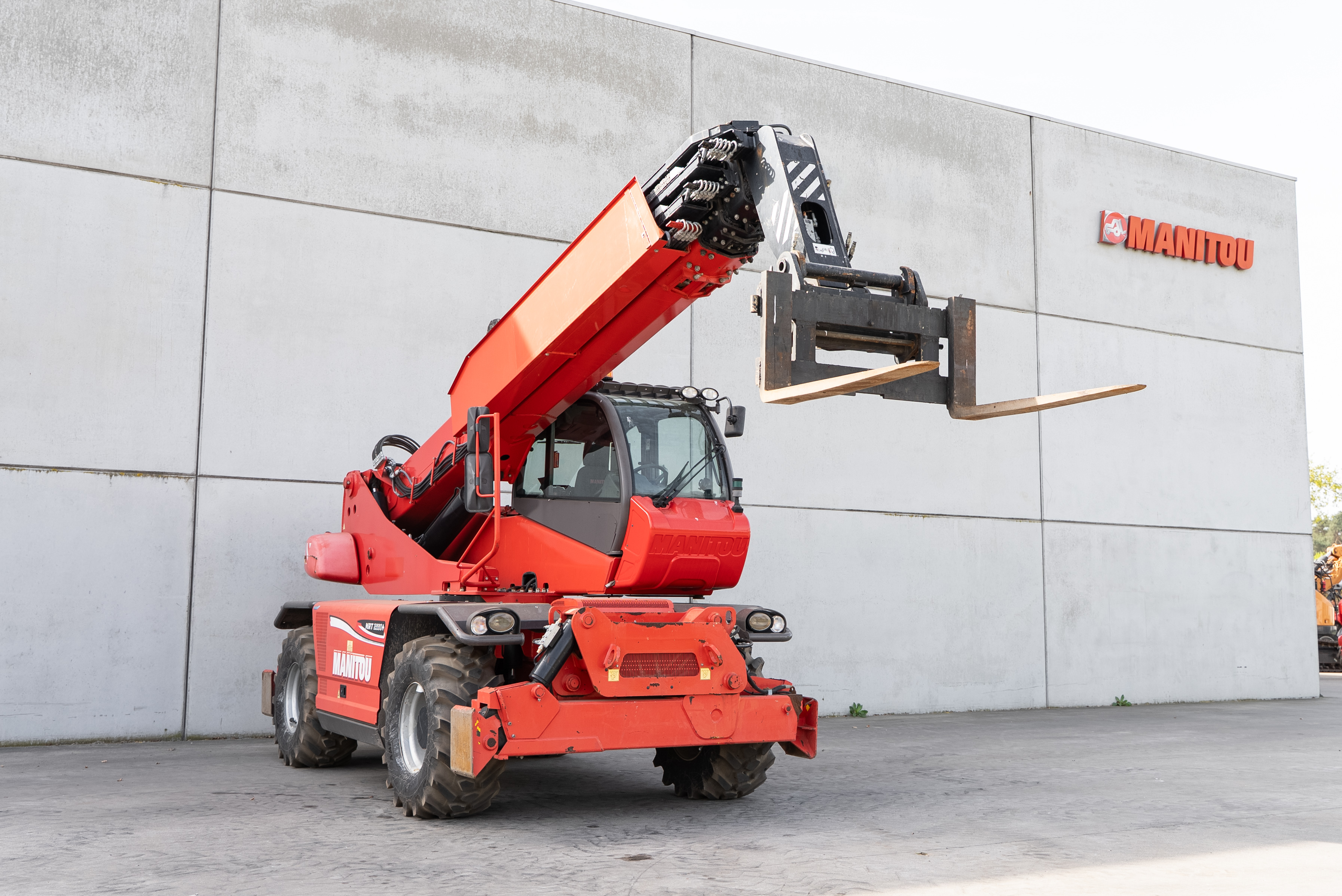 Manitou - Telehandlers - MRT 2550 PRIV+ ST4 S2 - frontright