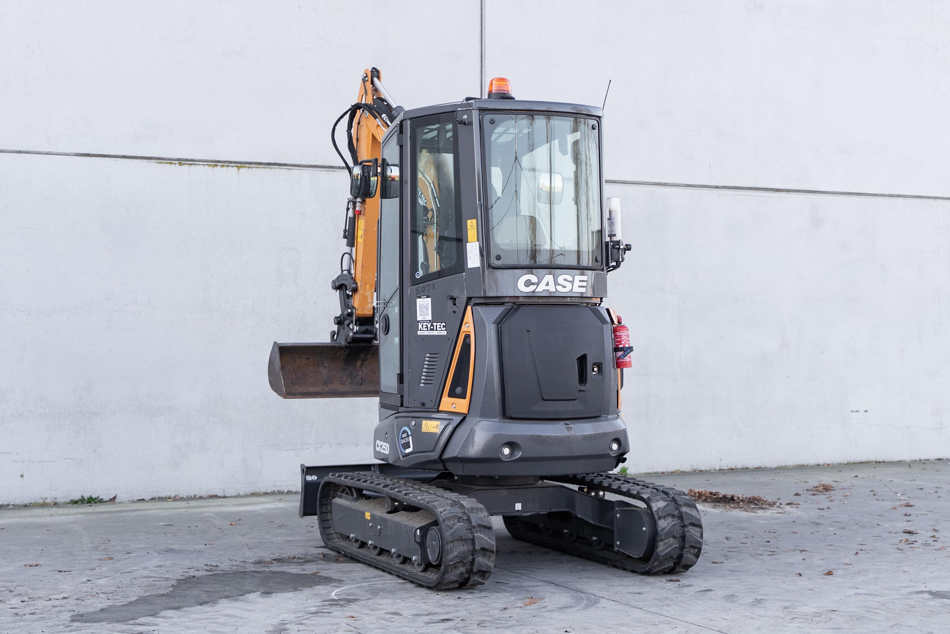 CX 25 D  - Back left