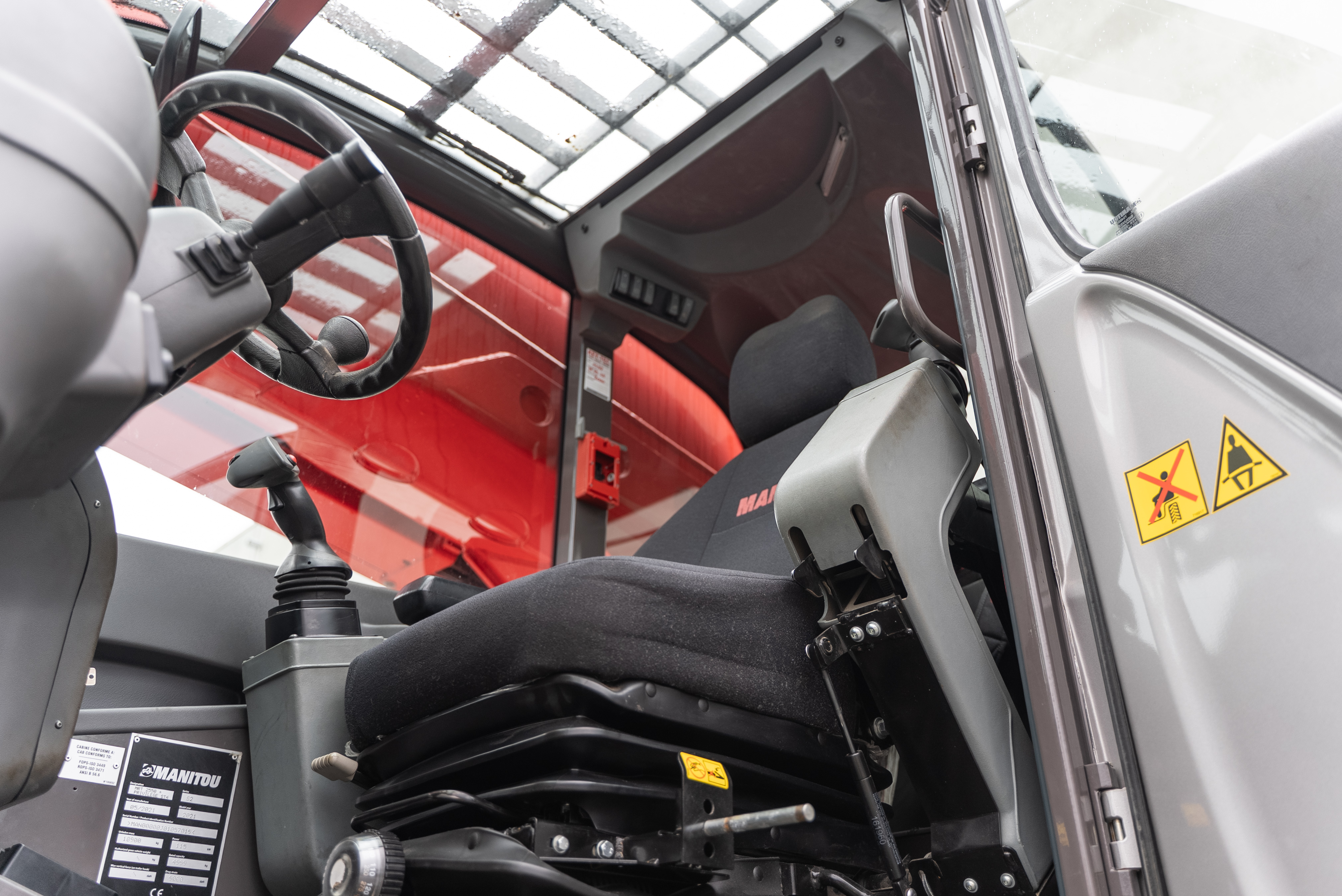 Manitou - Telehandlers - MRT 2550 PRIV+ ST4 S2 - Interior back