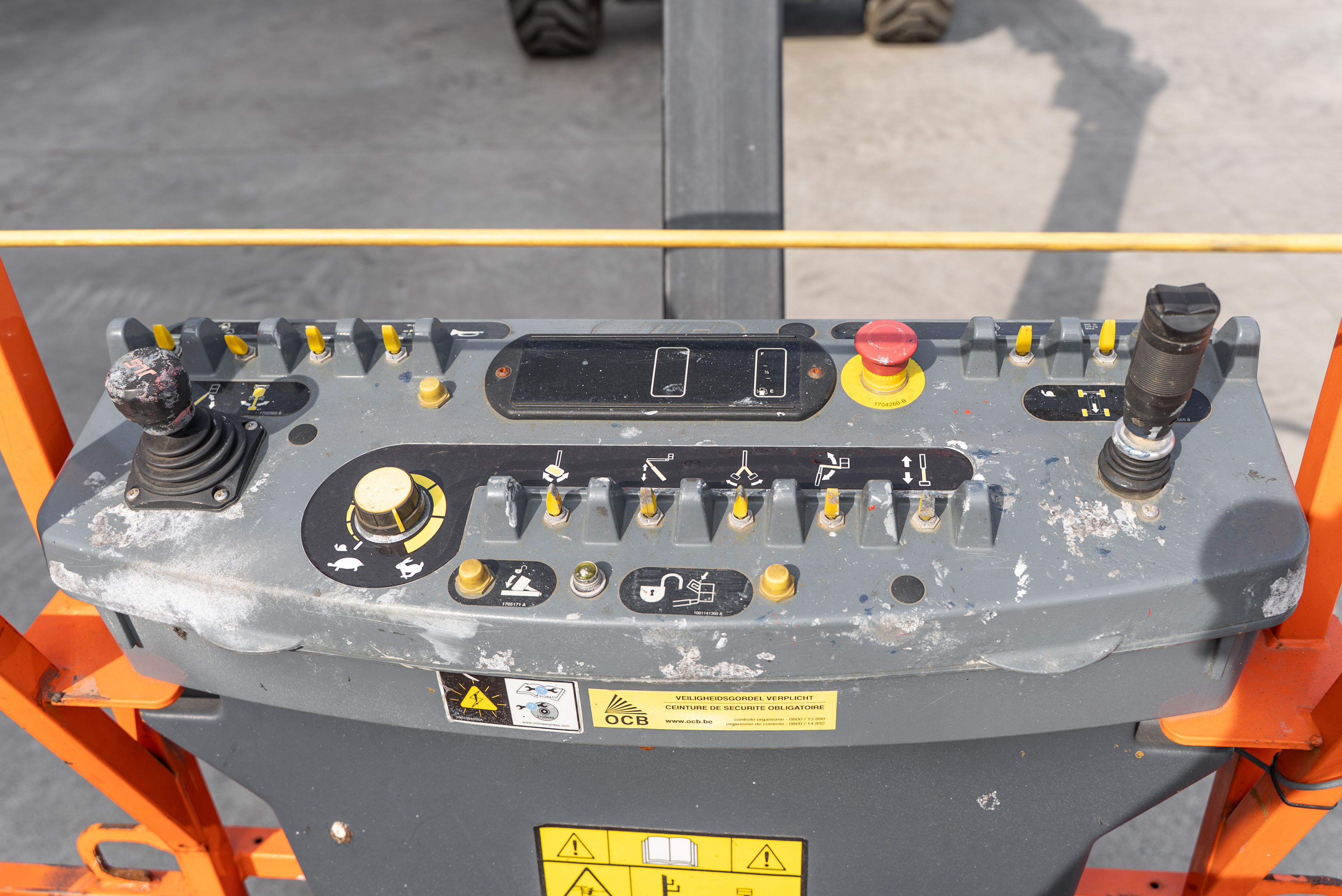 1250 AJP - Interior front