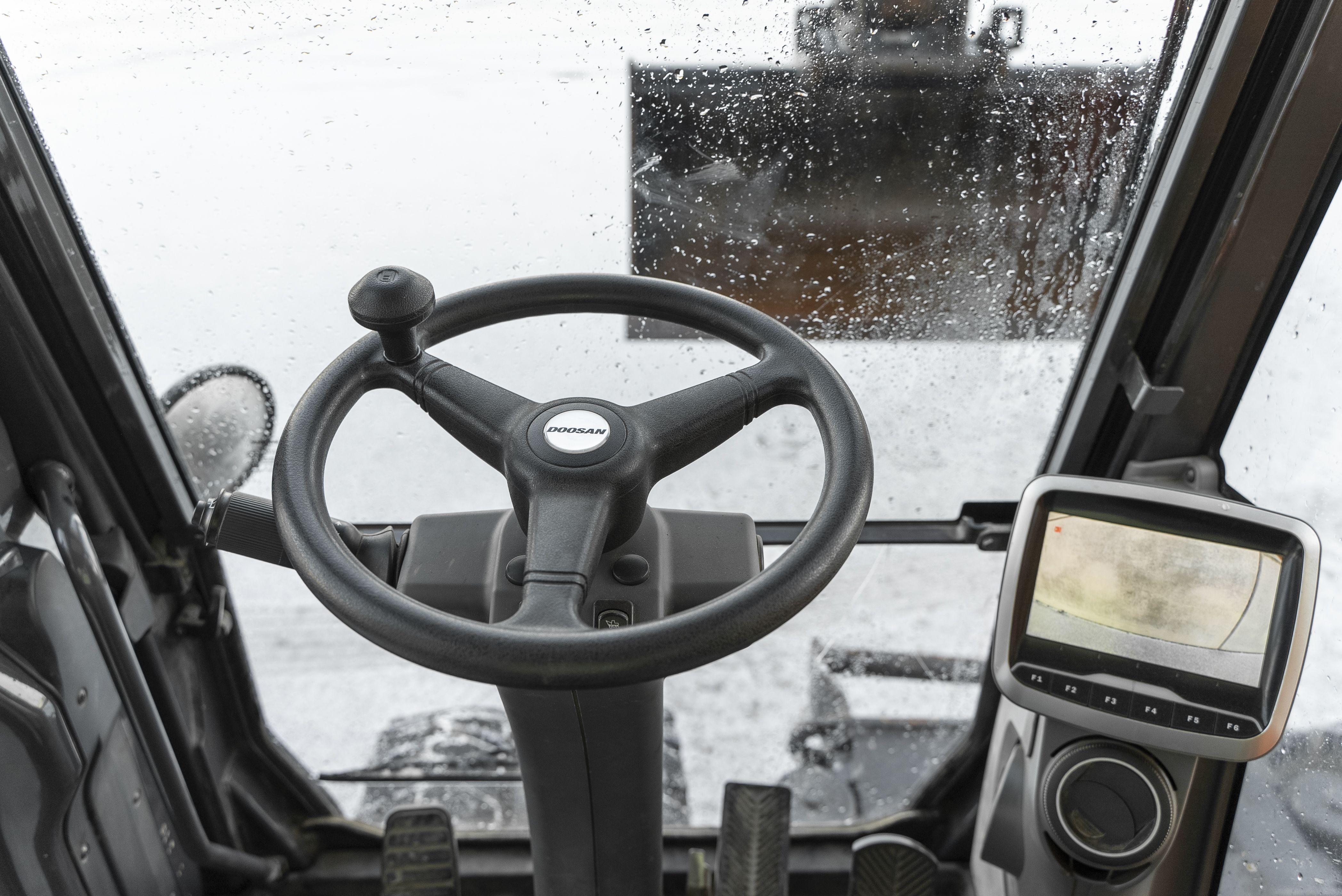 DX 140 W-3 - Interior front