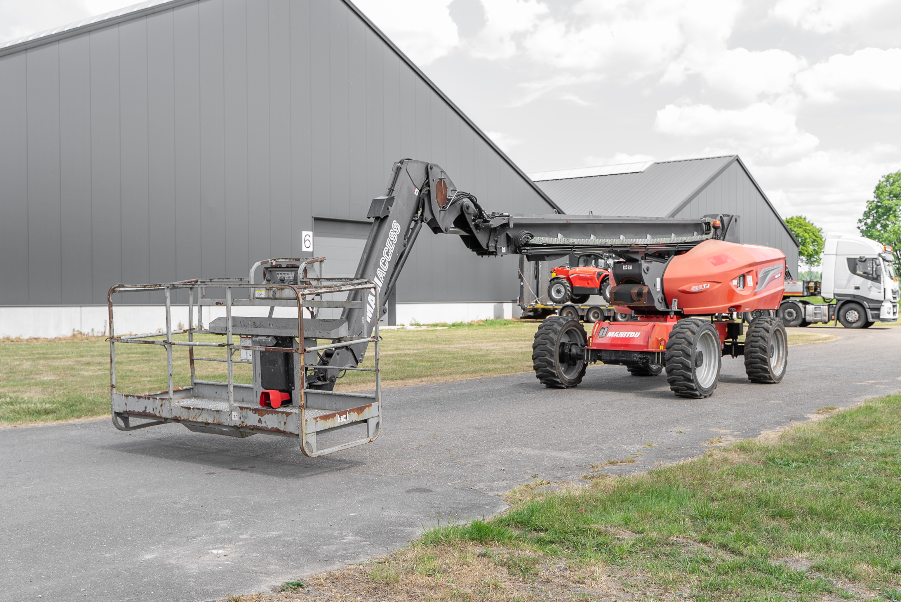 Manitou - Nacelles élévatrices - TJ 280 - Avant gauche