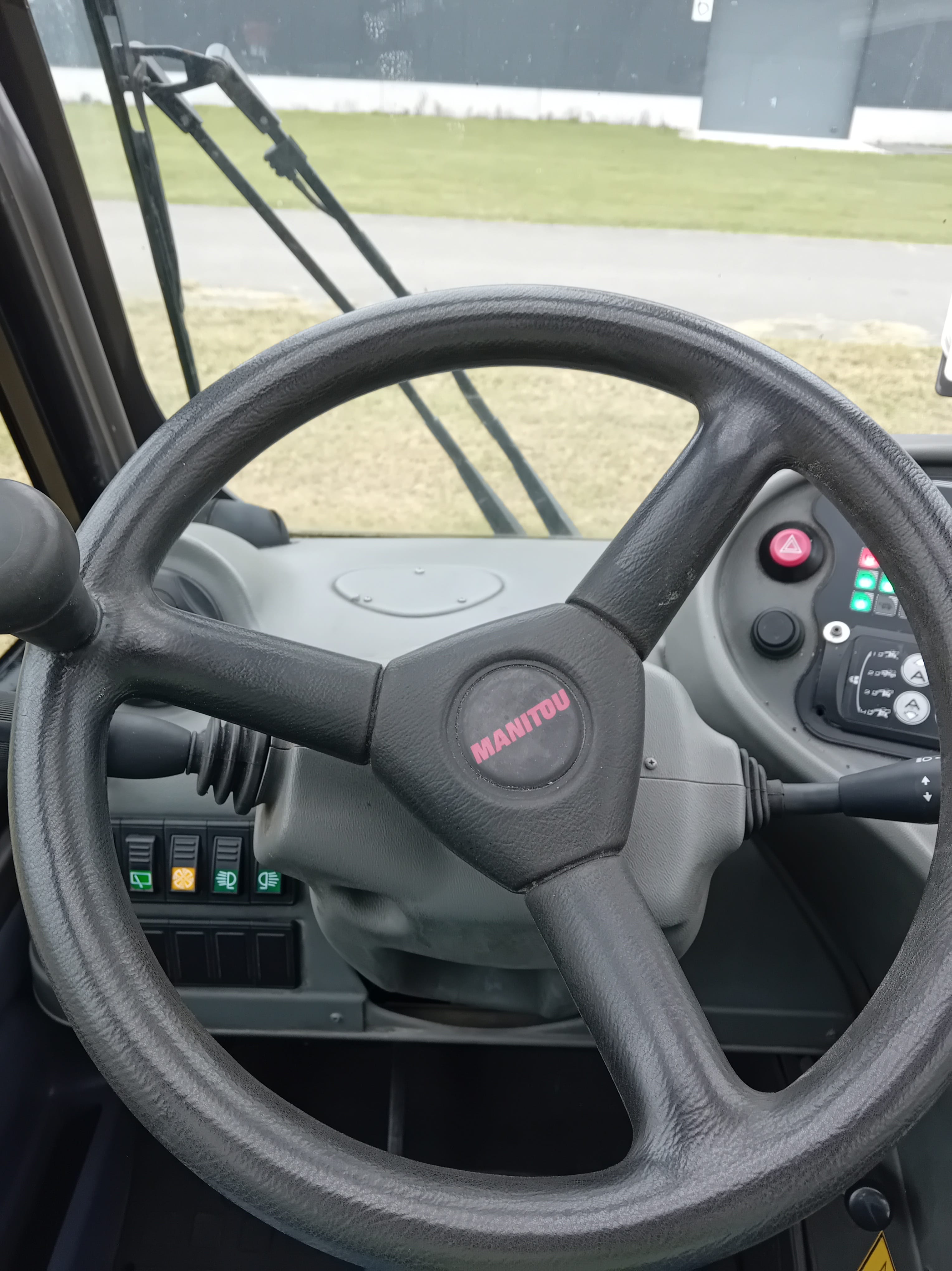 MRT 1840 EASY 400 MOT 1104D 44T E3 - Interior front
