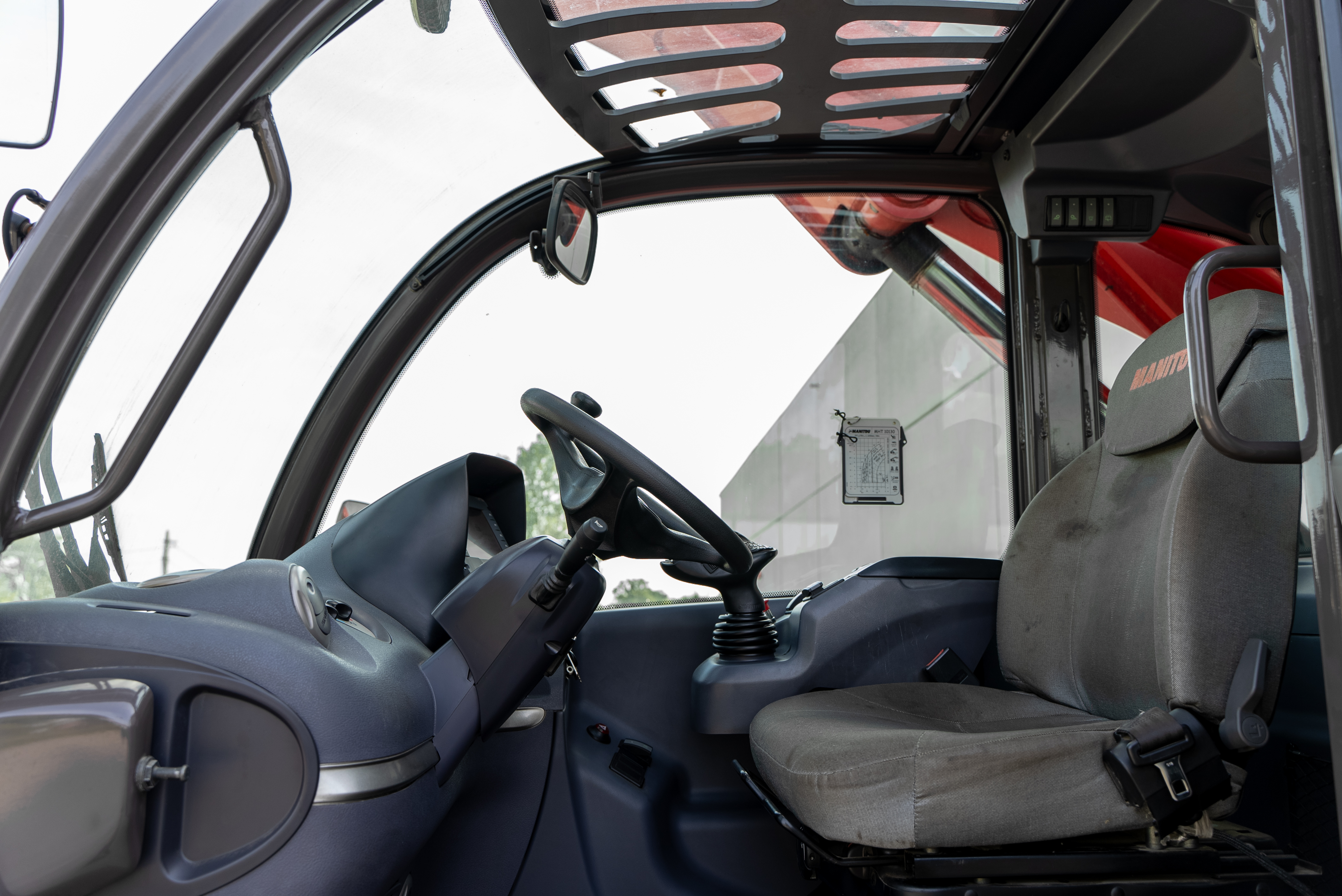 MHT 10130 129M ST4 S1 - Interior back