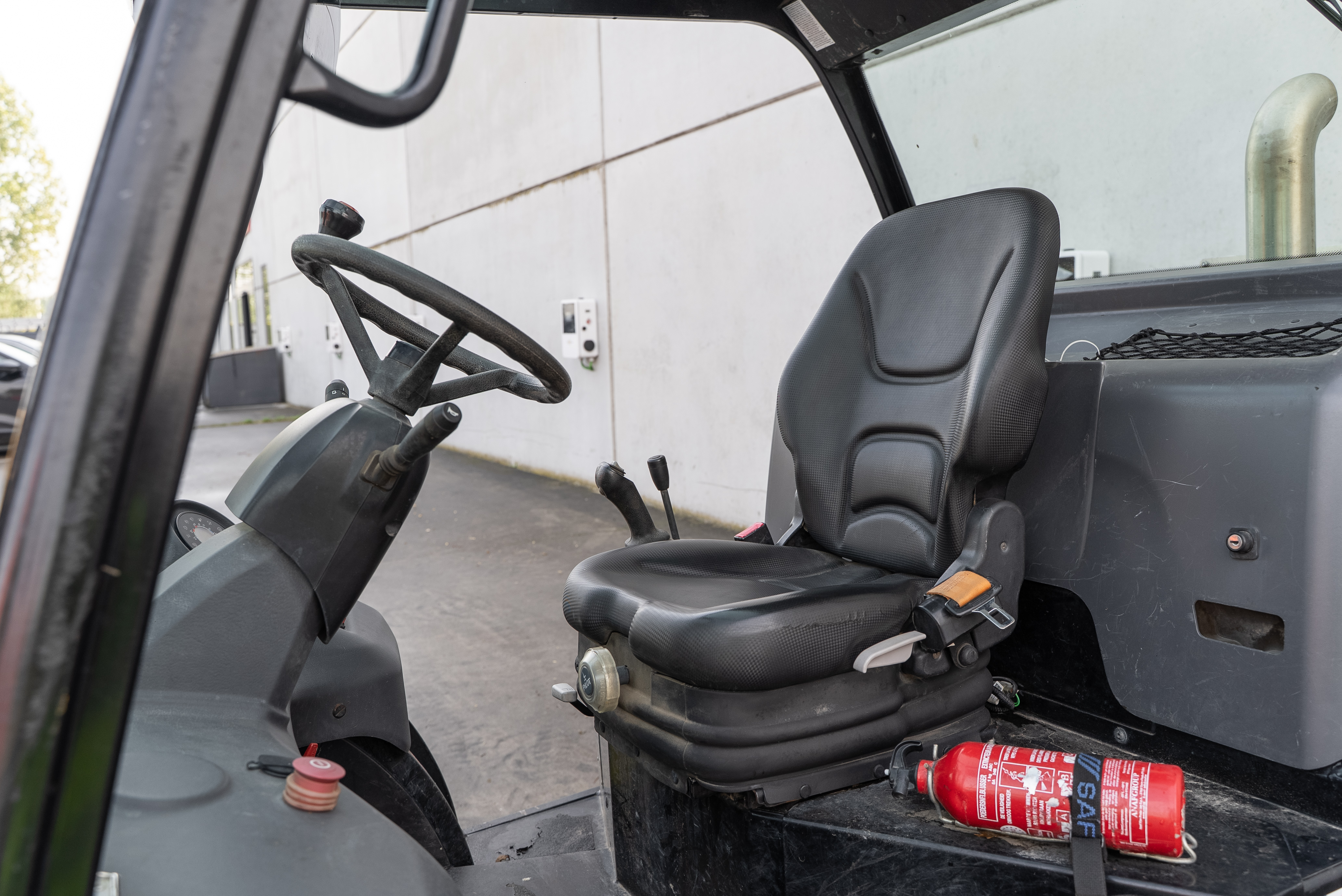 Manitou - Forklifts - MC 30-4 D K ST5 S1 - Interior back