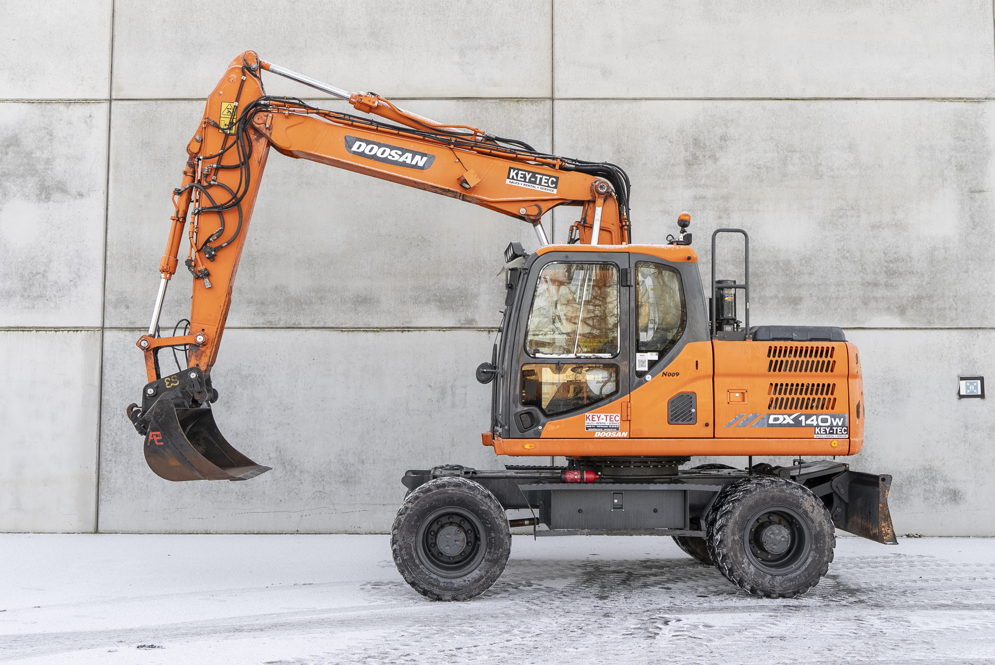 DX 140 W-3 - Side