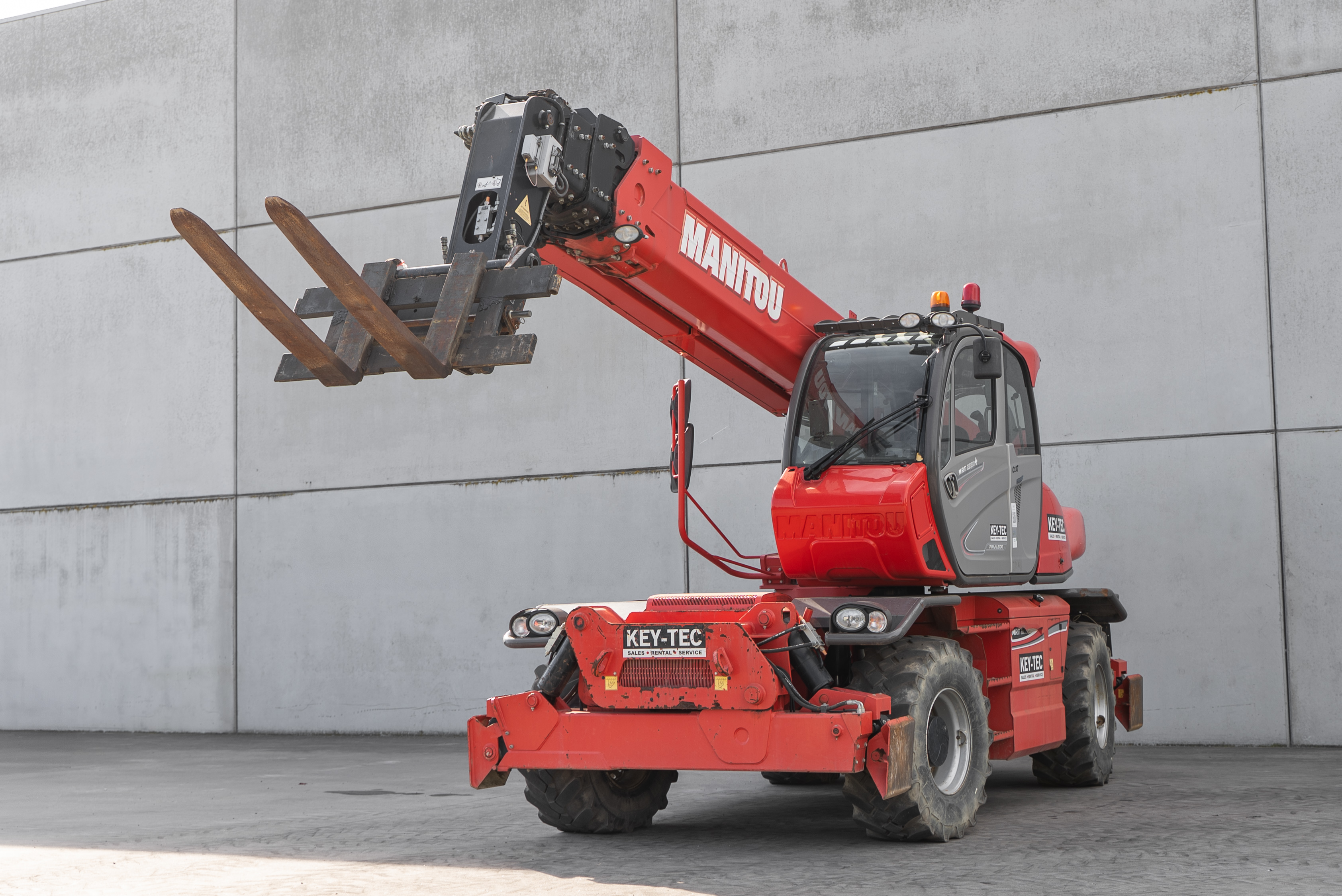 Manitou - Telehandlers - MRT 2550 PRIV+ ST4 S2 - Front left