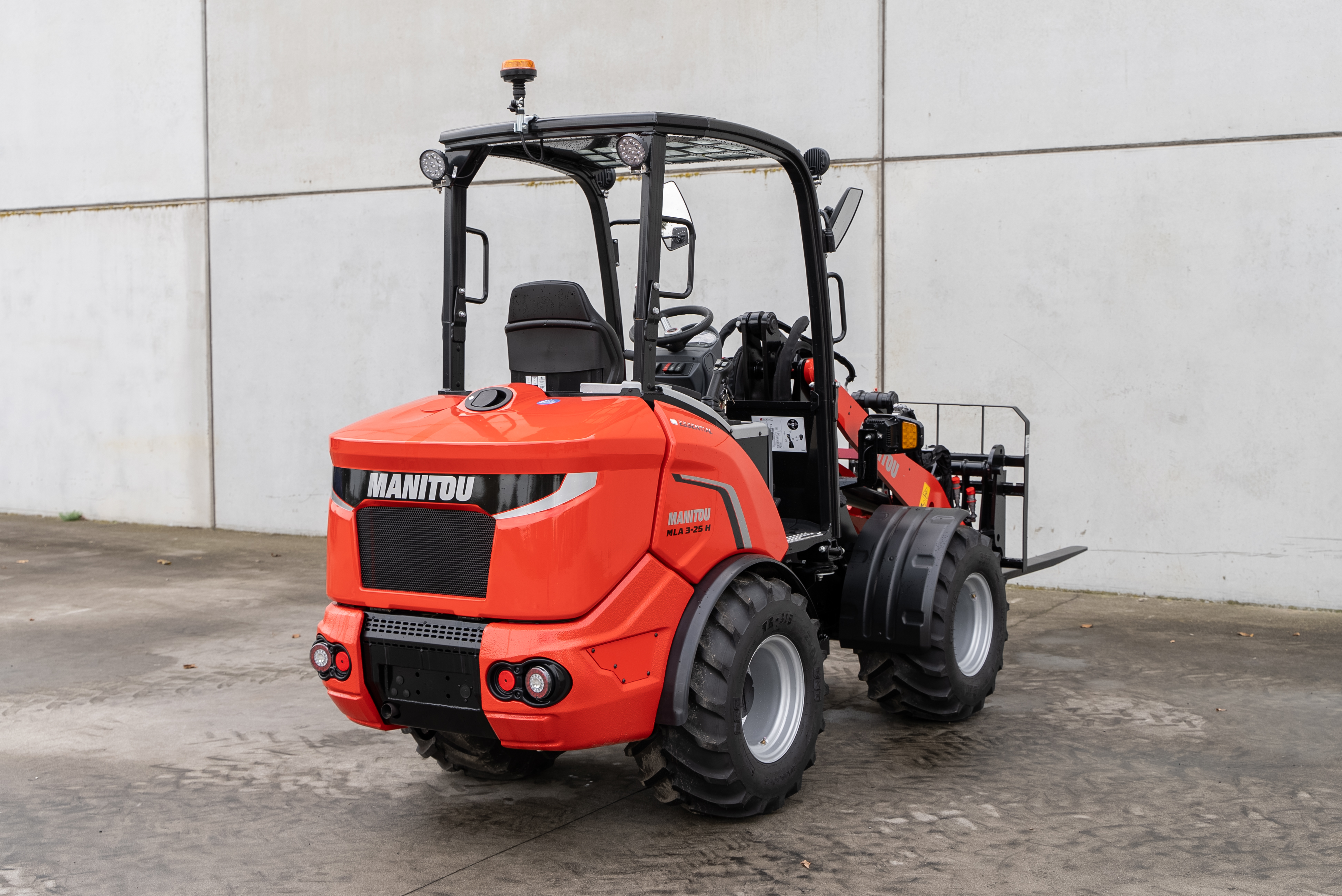 Manitou - Wheelloaders - MLA 3-25 H P ST5 S1 - Back right