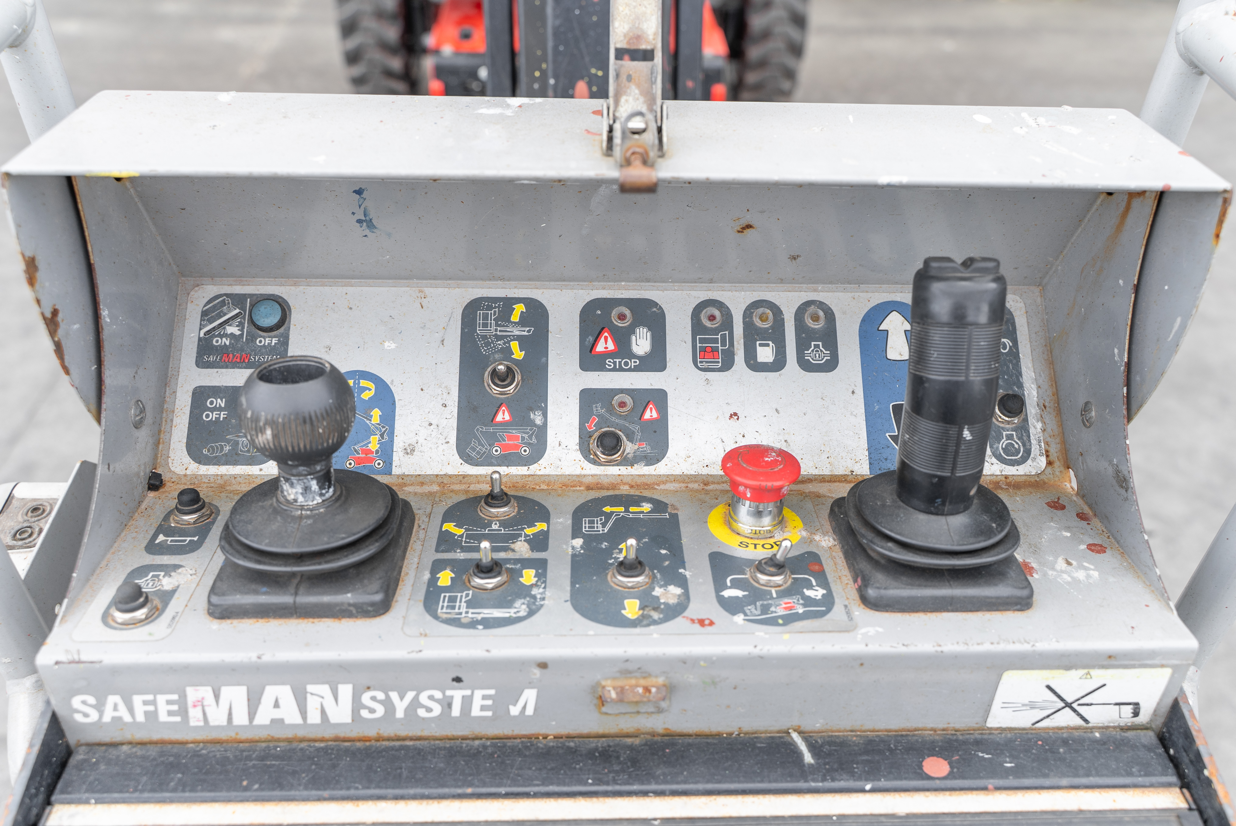 MAN GO 12 - Interior front