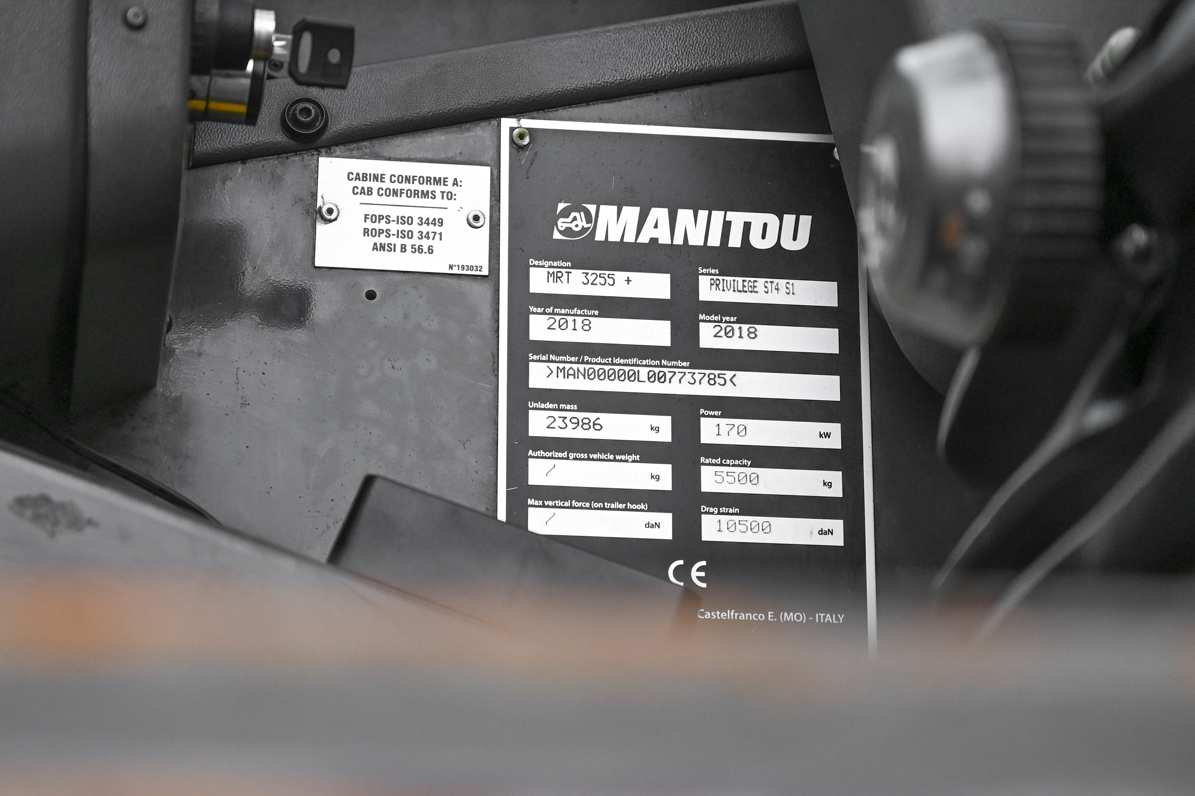 MRT 3255 PRIV+ ST4 - Identification plate