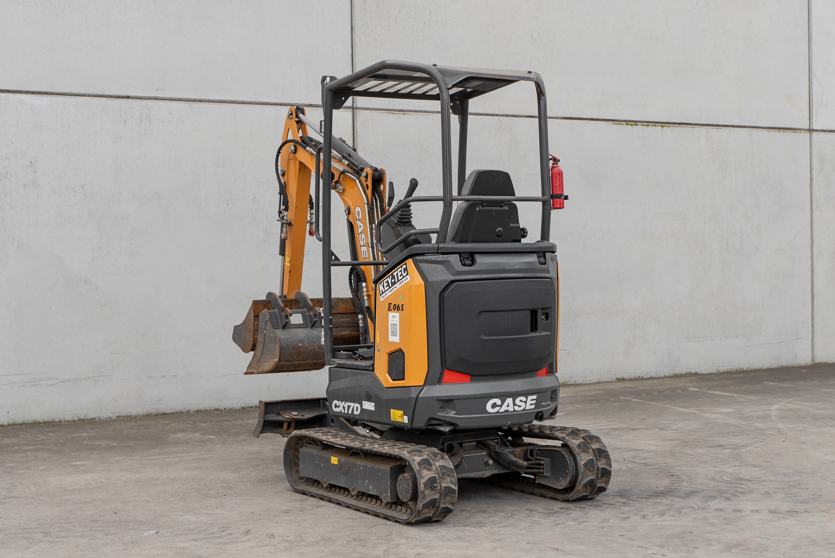 CX 17 D  - Back left