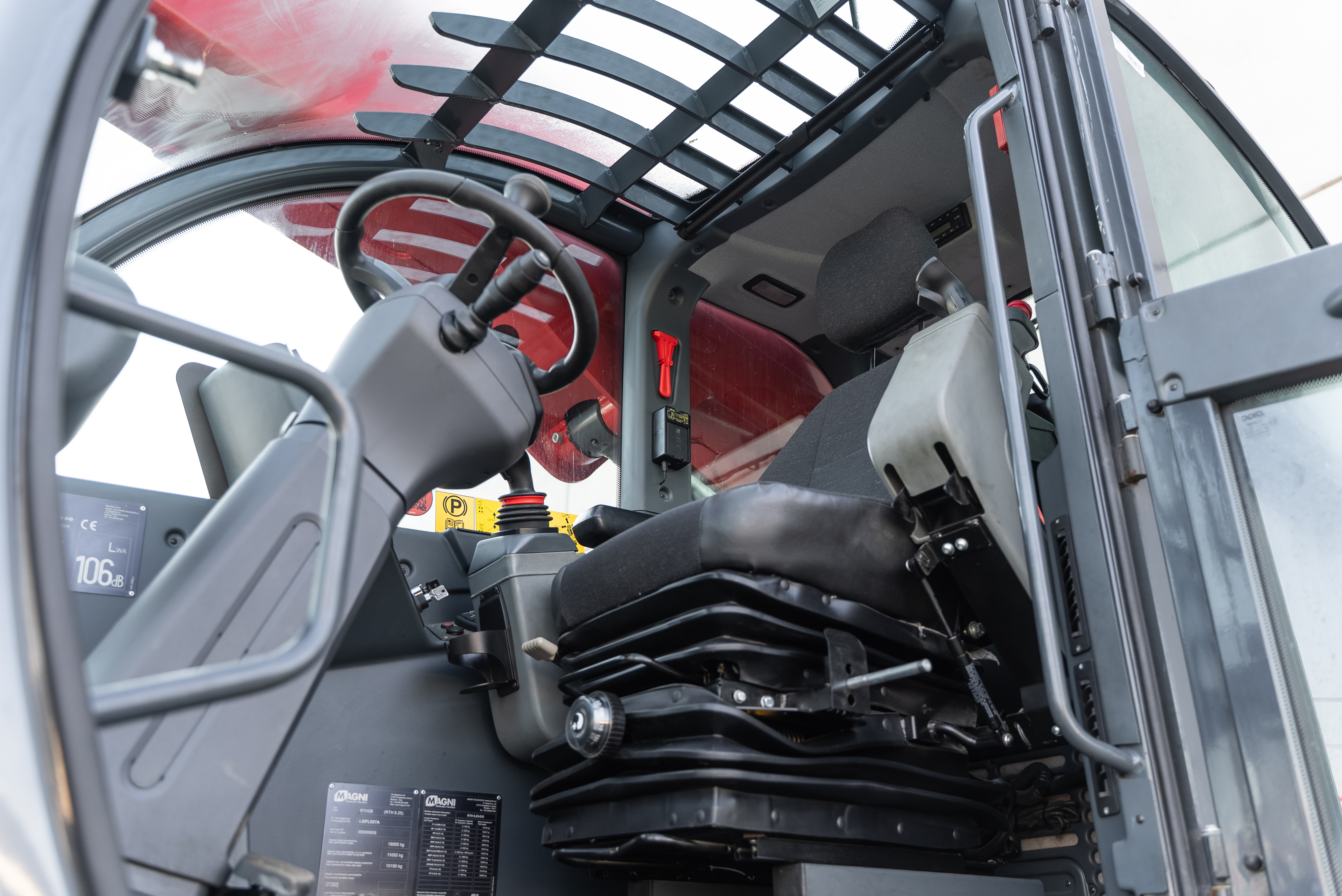 RTH 6.25 - Interior back