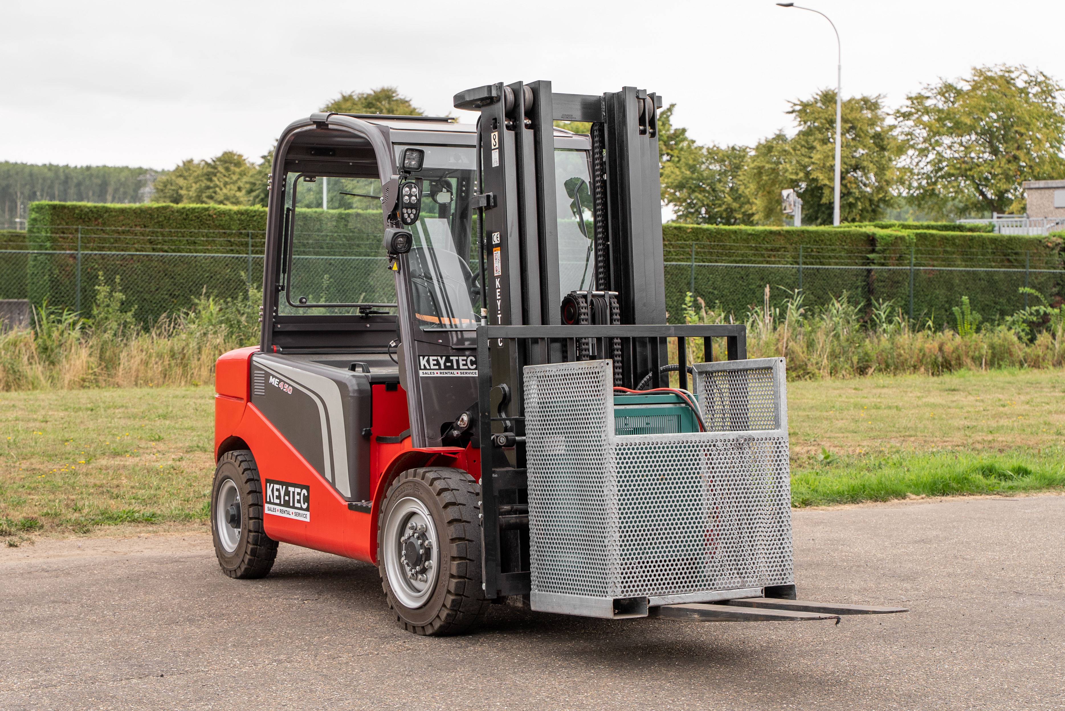 ME 450 80V S3 - Front right