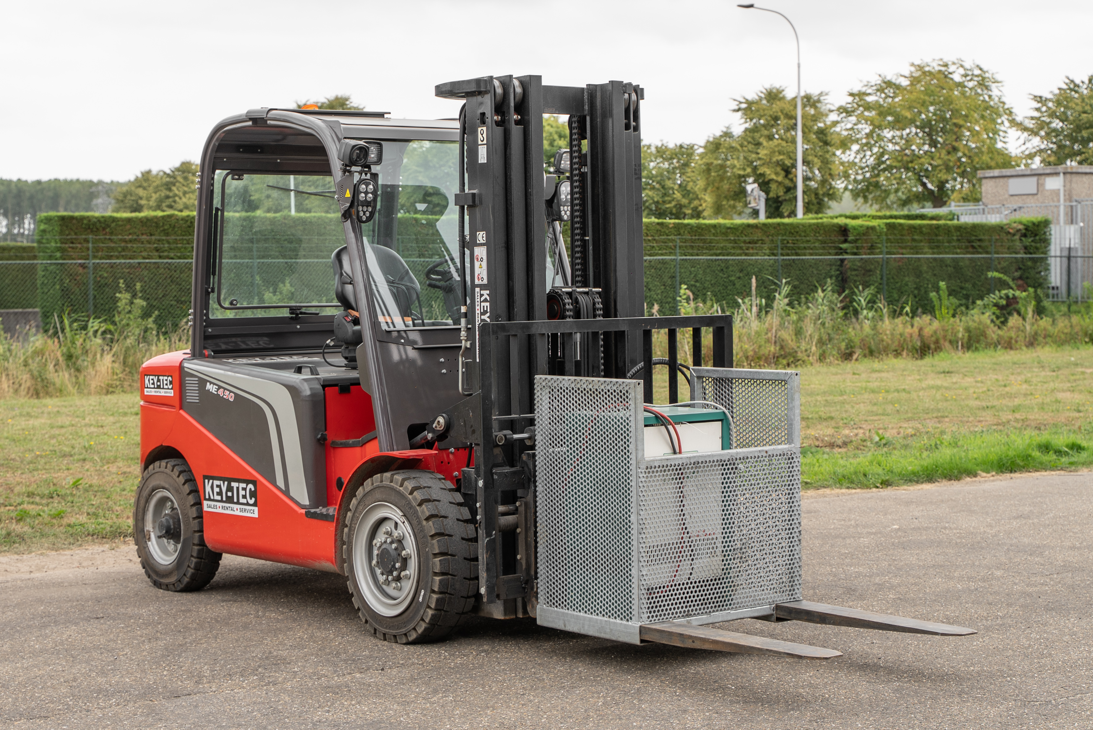 ME 450 80V S3 - Front right