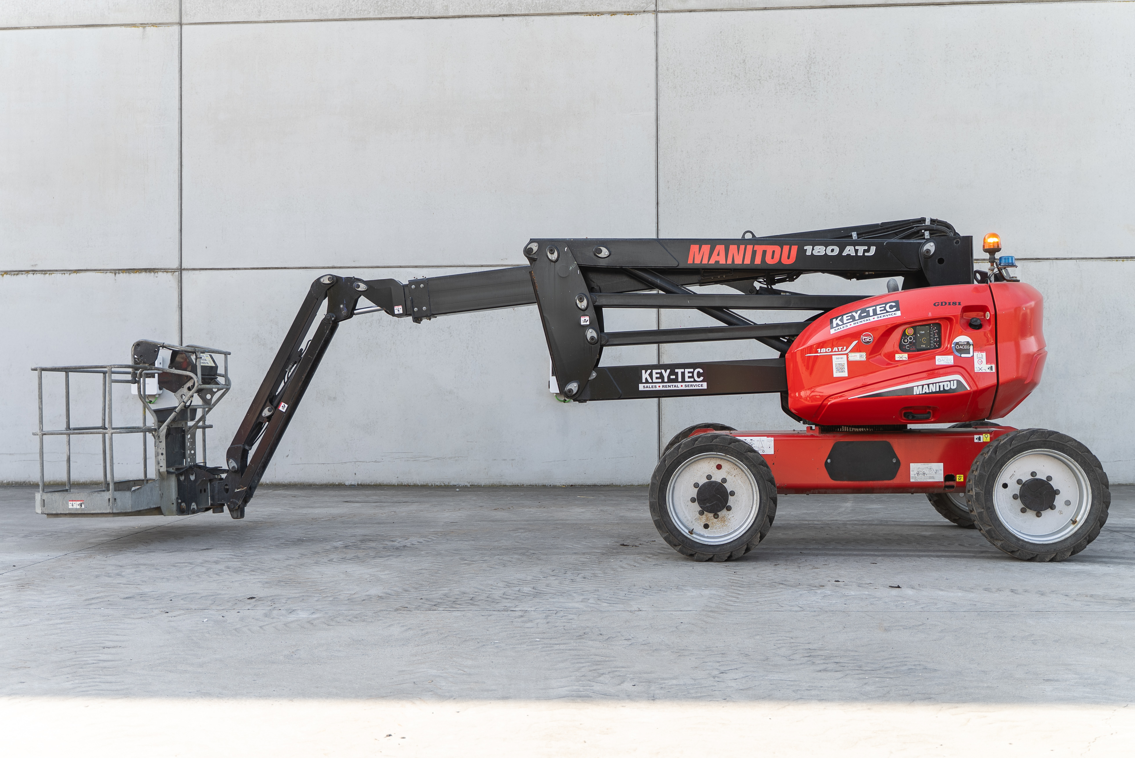 Manitou - Hoogwerkers - ATJ 180 RC 4RD ST5 S2 - Zijaanzicht